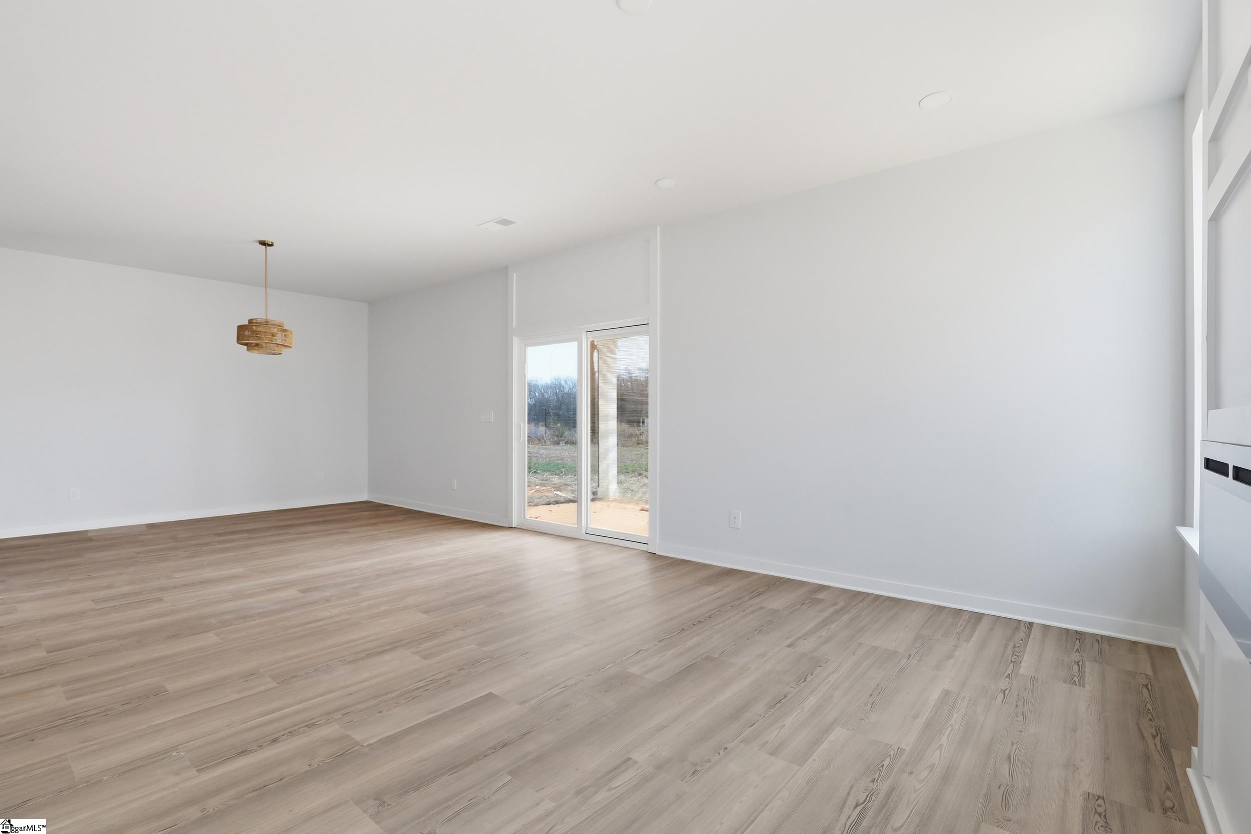 162 Buncombe Street Property Photo 8