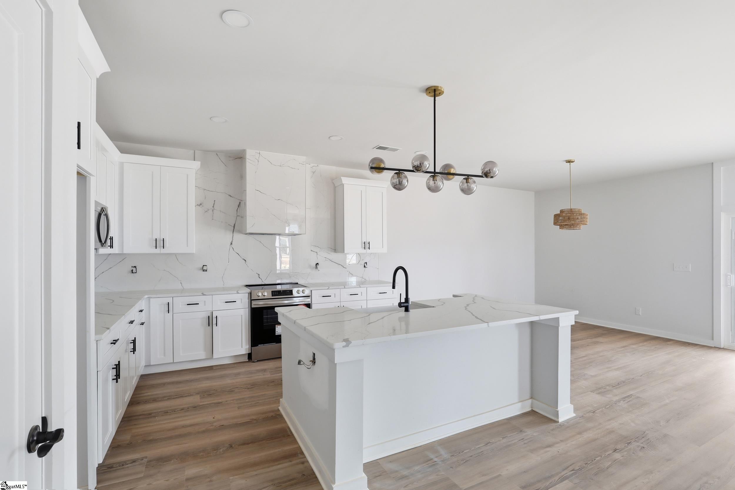 162 Buncombe Street Property Photo 10