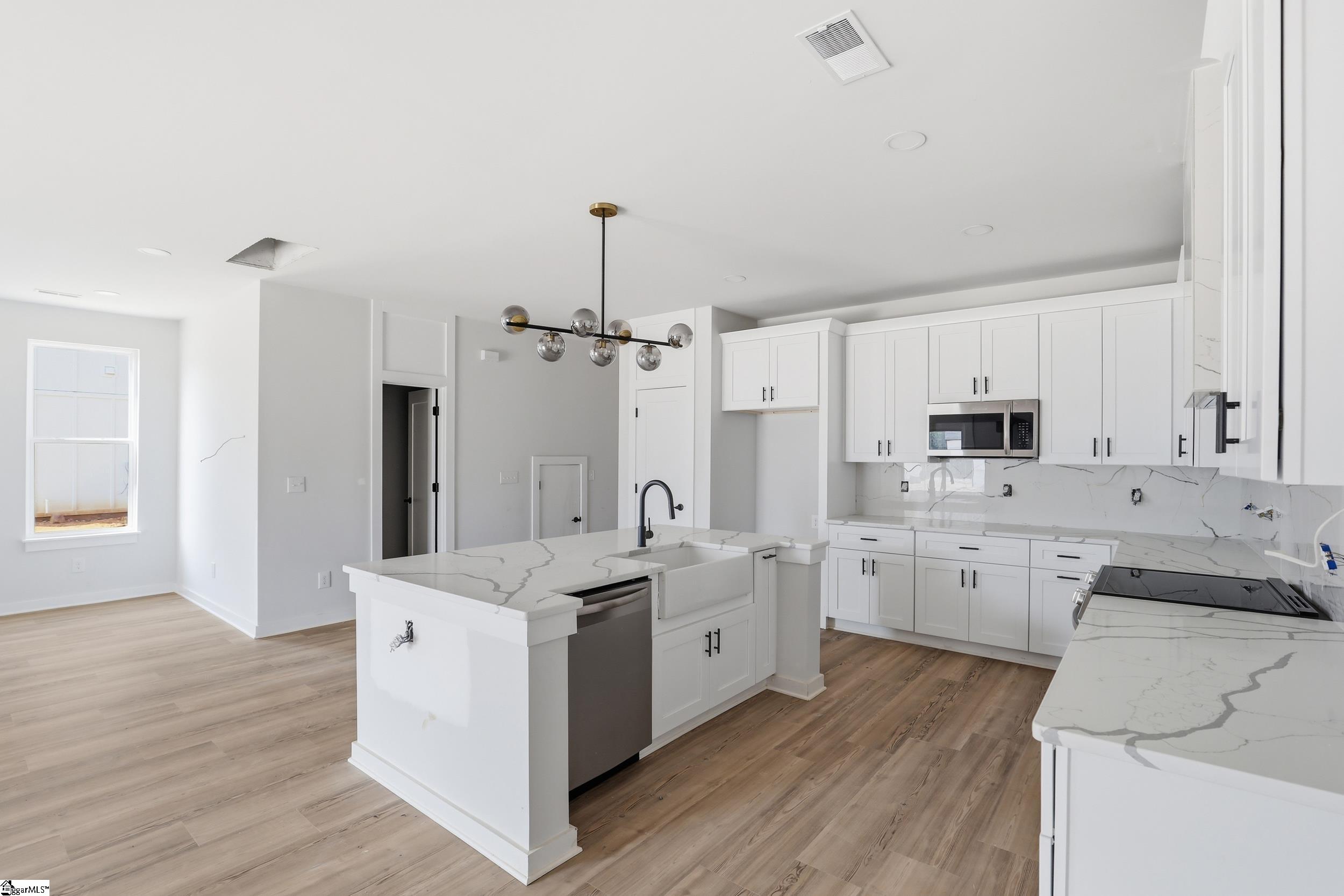 162 Buncombe Street Property Photo 12
