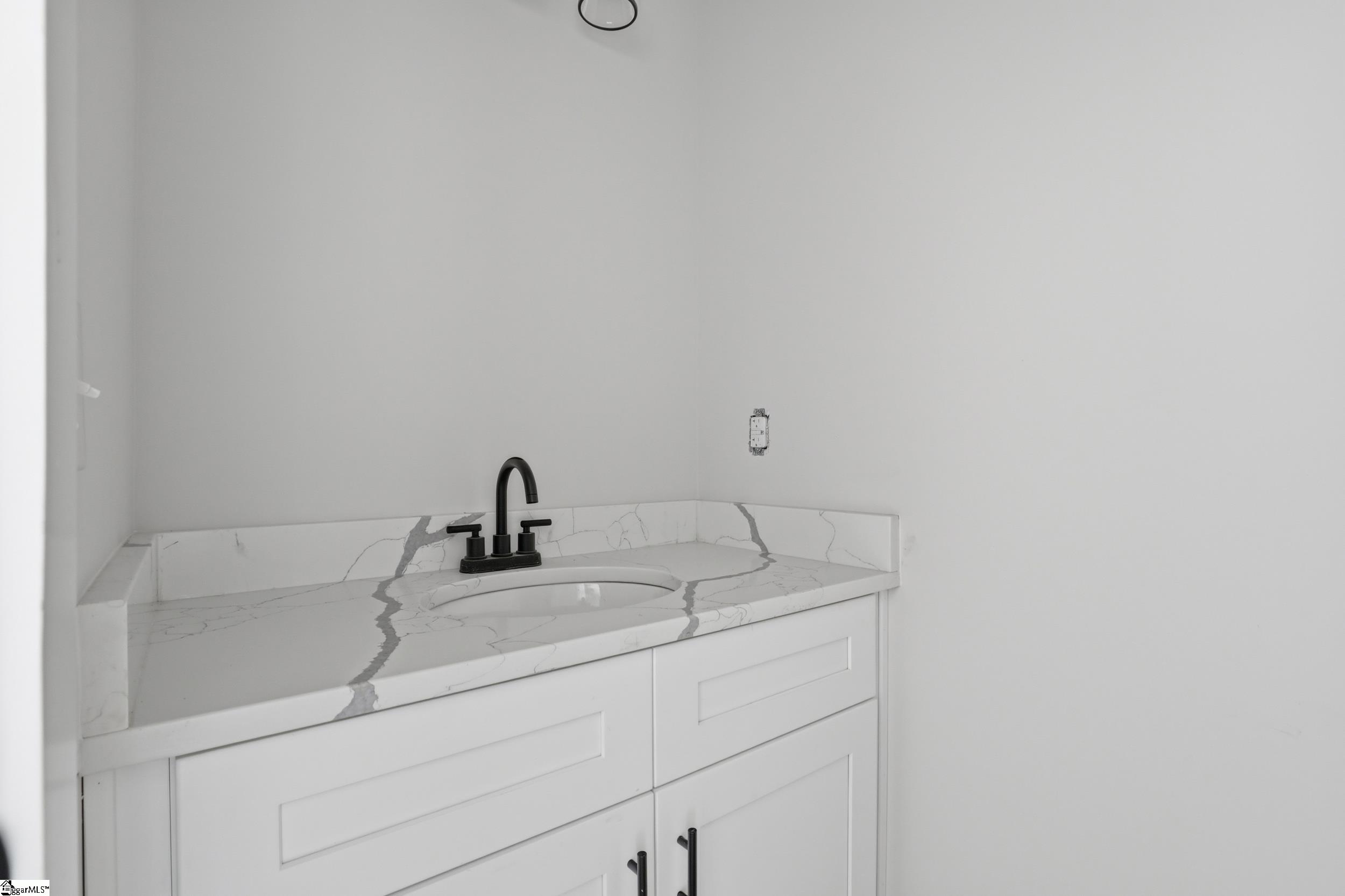 162 Buncombe Street Property Photo 30