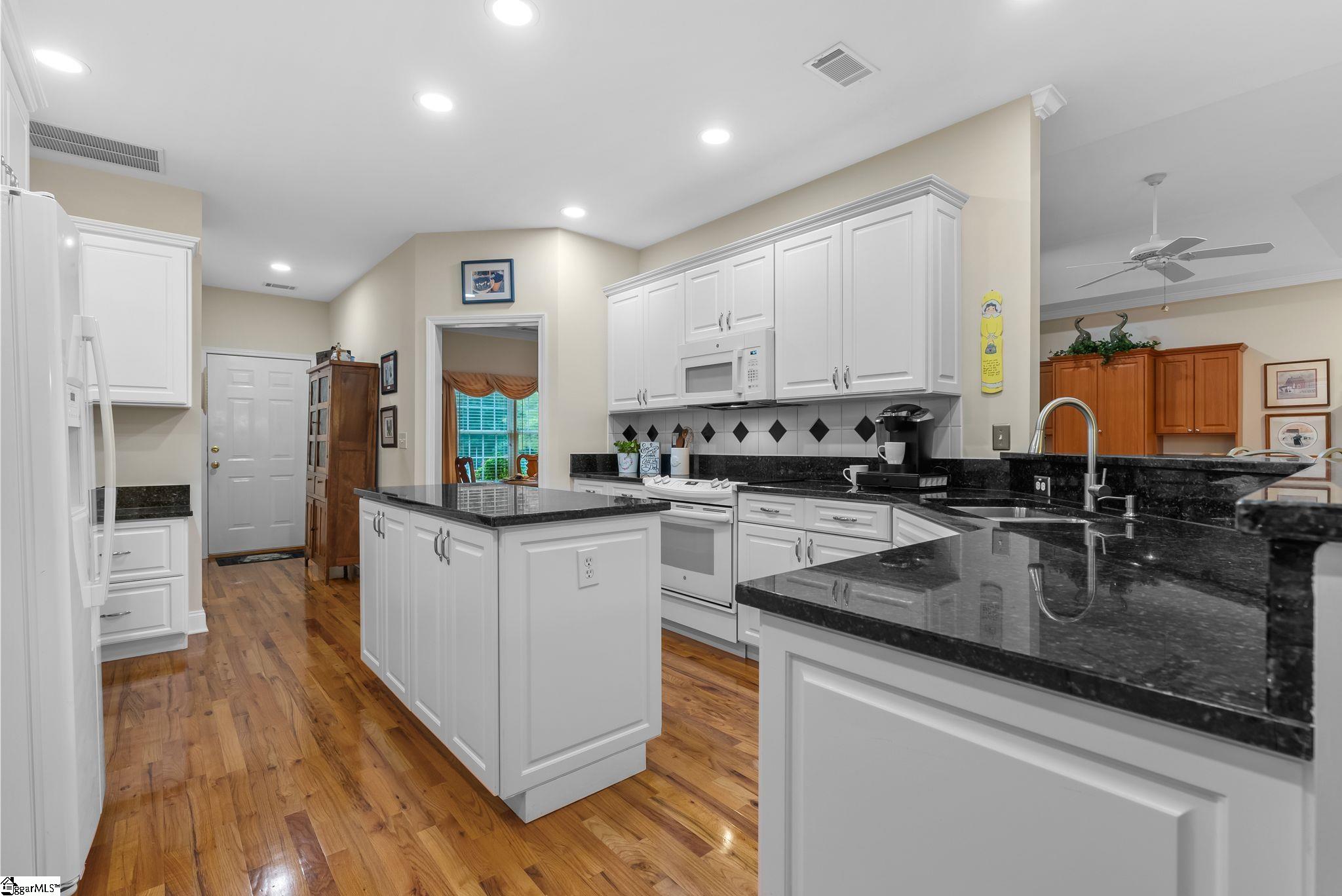 1583918 Property Photo 14