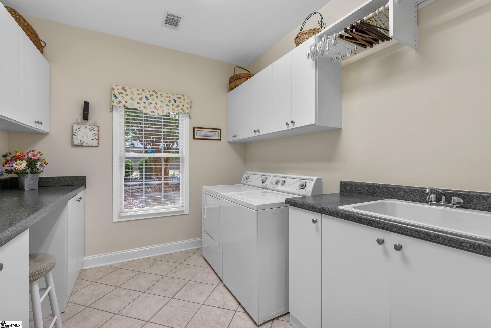 1583918 Property Photo 19