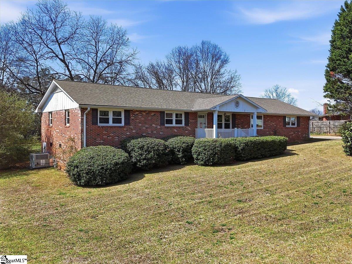 102 Pine Needle Trail Property Photo 3