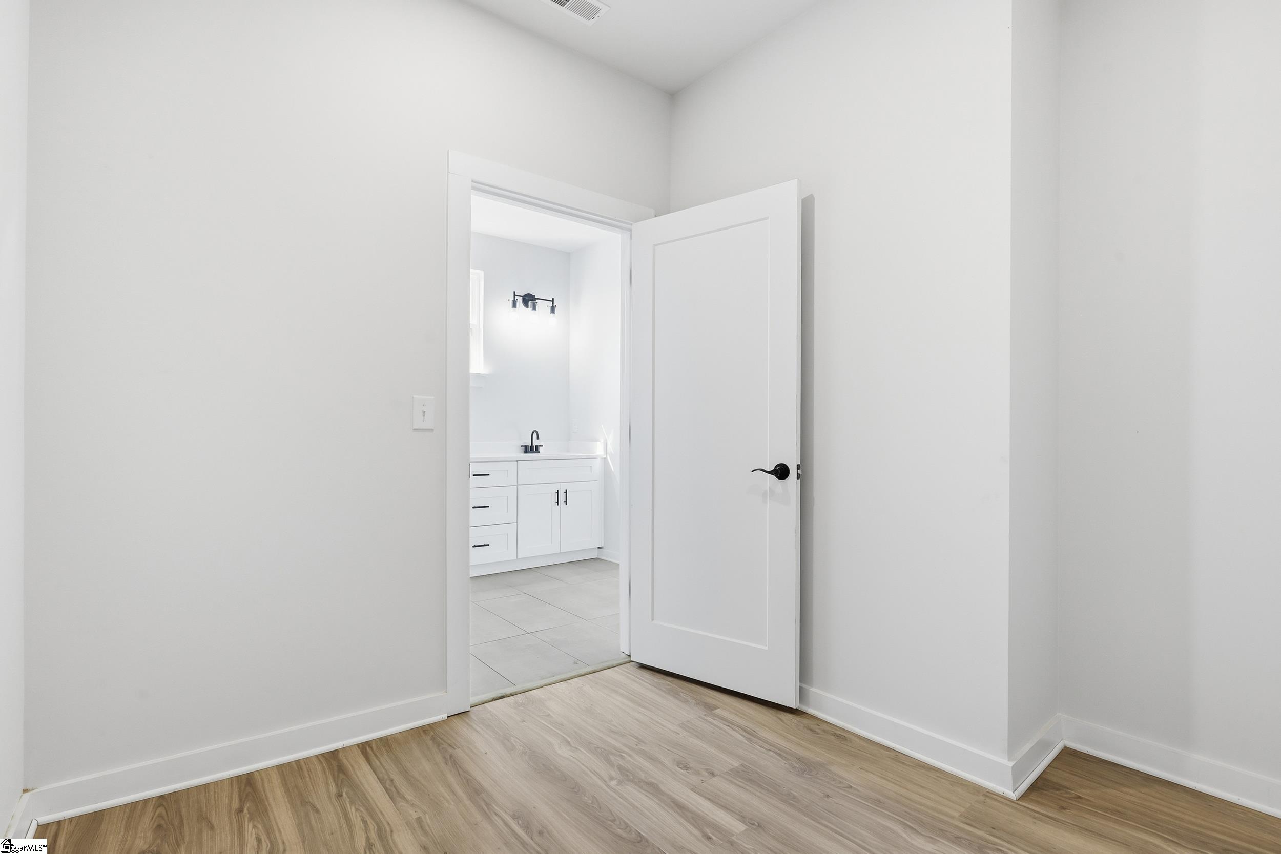 170 Buncombe Street Property Photo 16