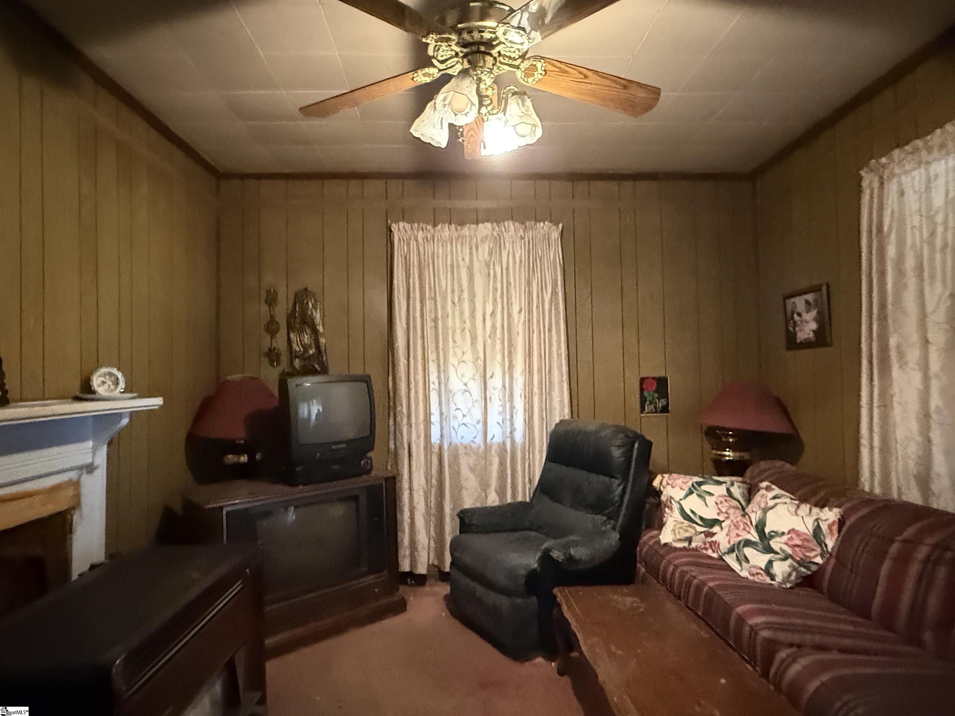 200 King Street Property Photo 5