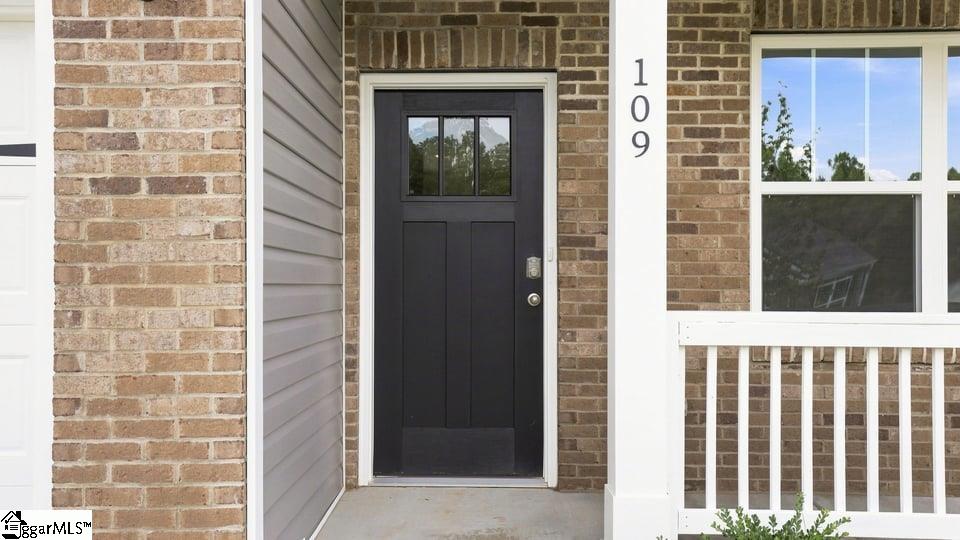 109 Estateside Drive Property Photo 4