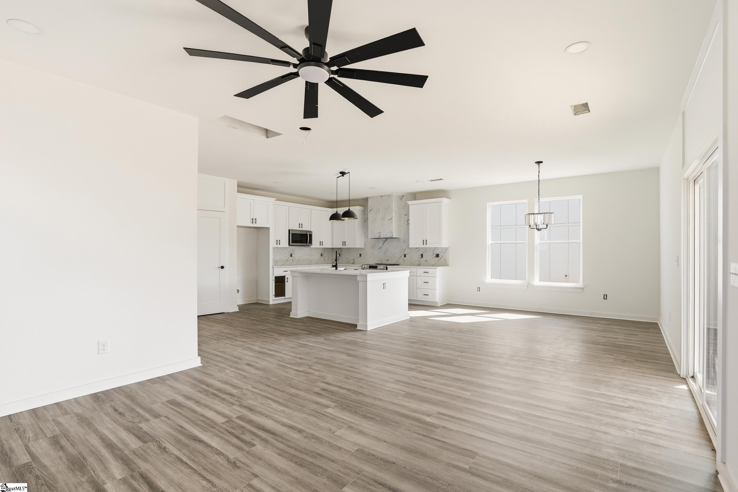 182 Buncombe Street Property Photo 3