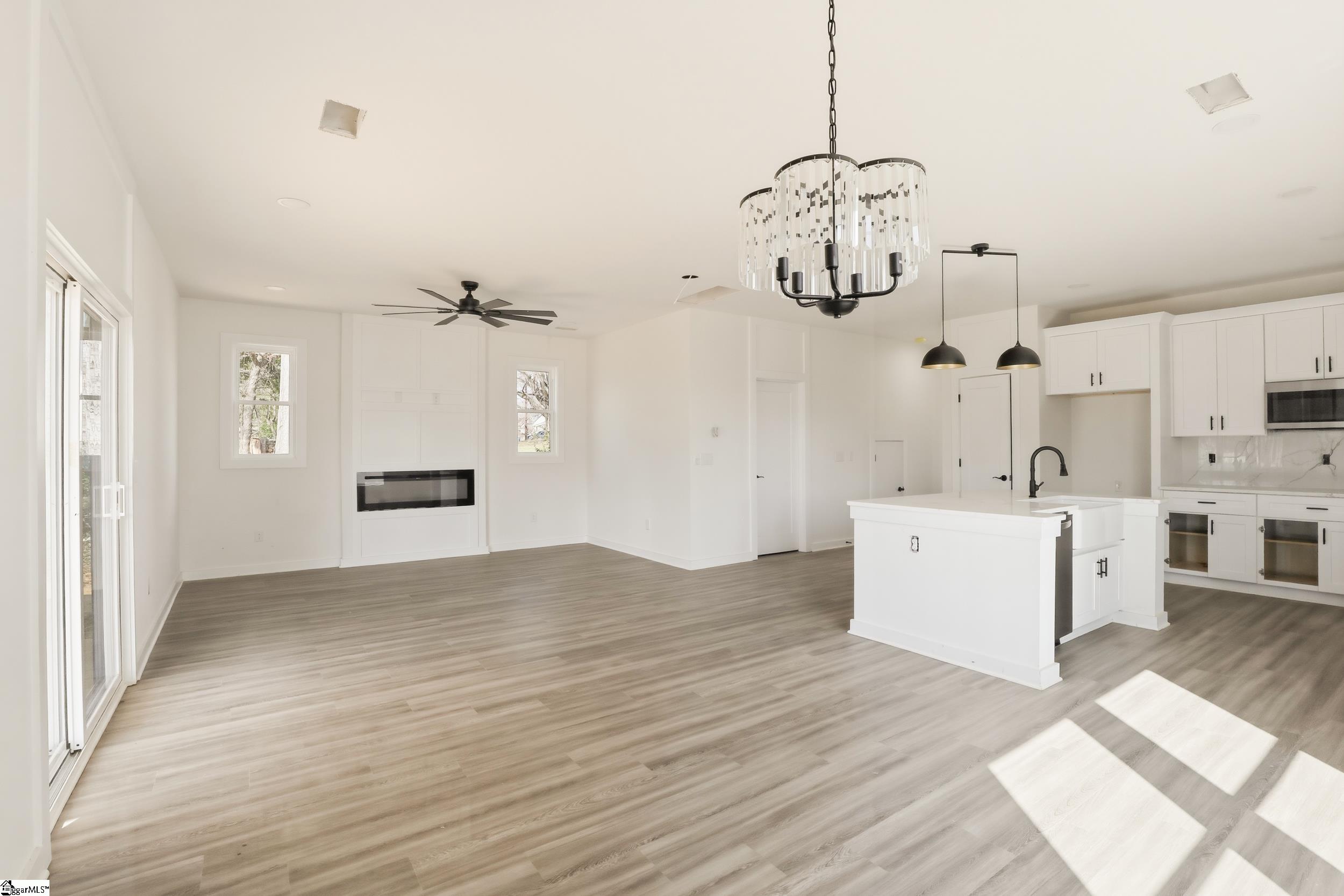 182 Buncombe Street Property Photo 4