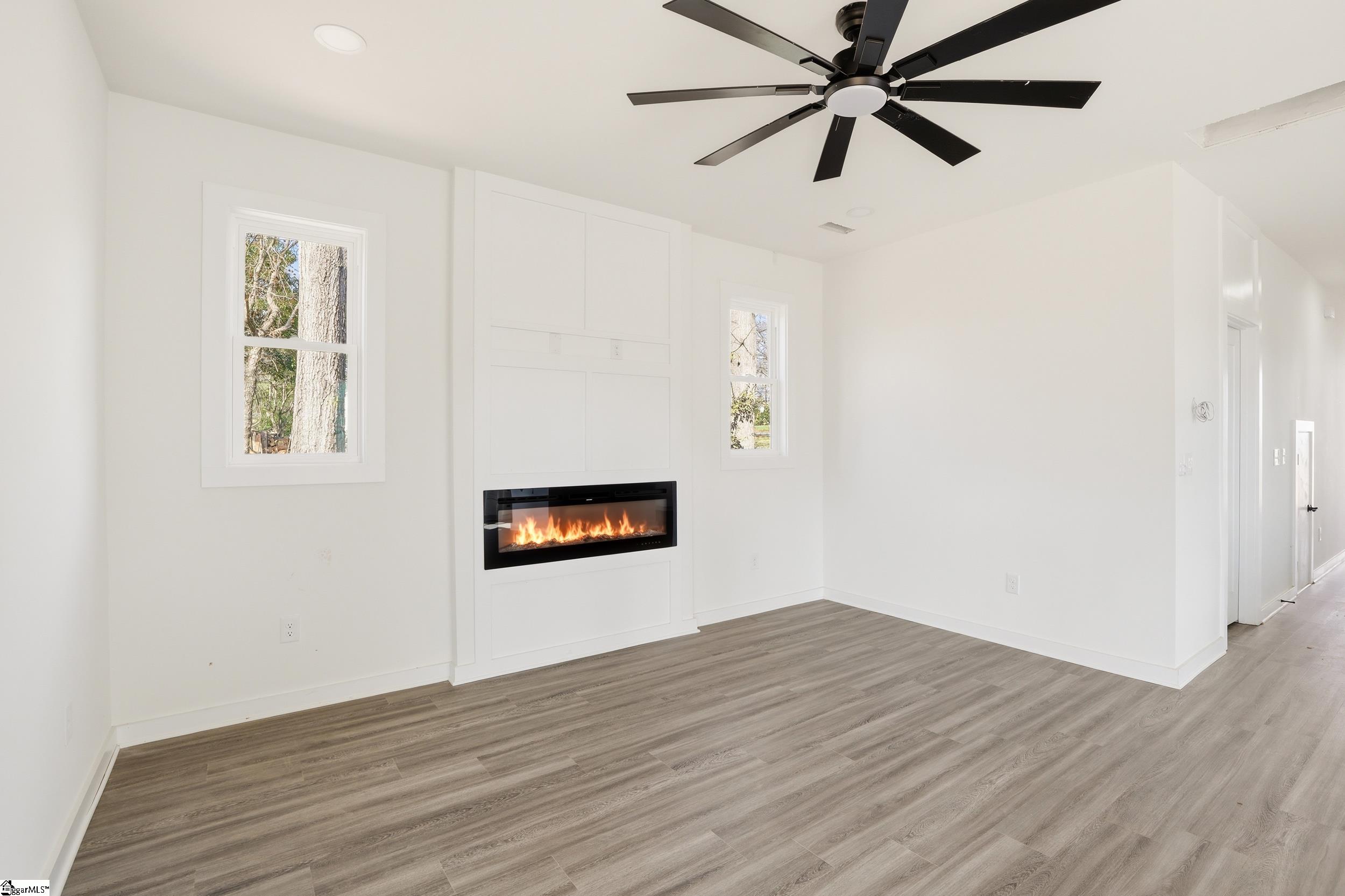 182 Buncombe Street Property Photo 6