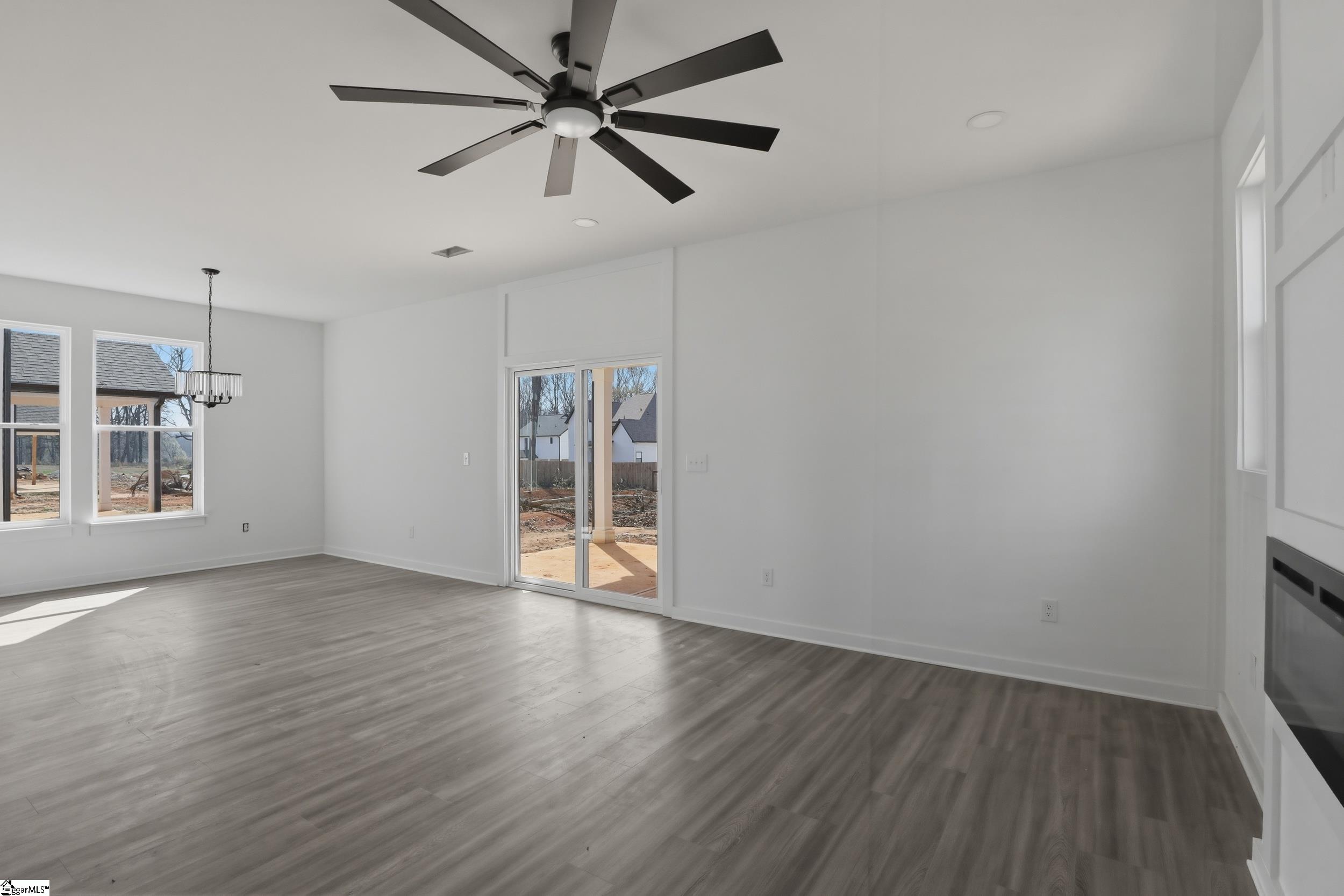 182 Buncombe Street Property Photo 10