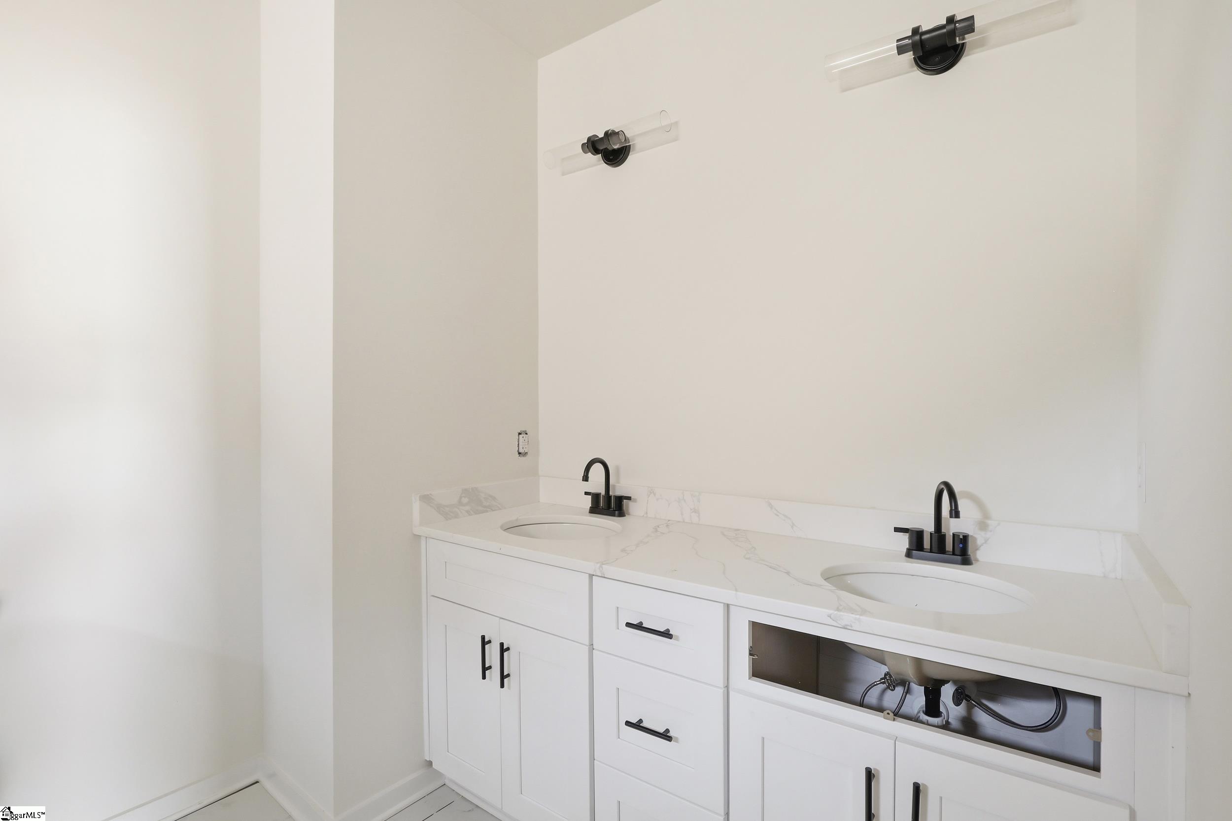 182 Buncombe Street Property Photo 15