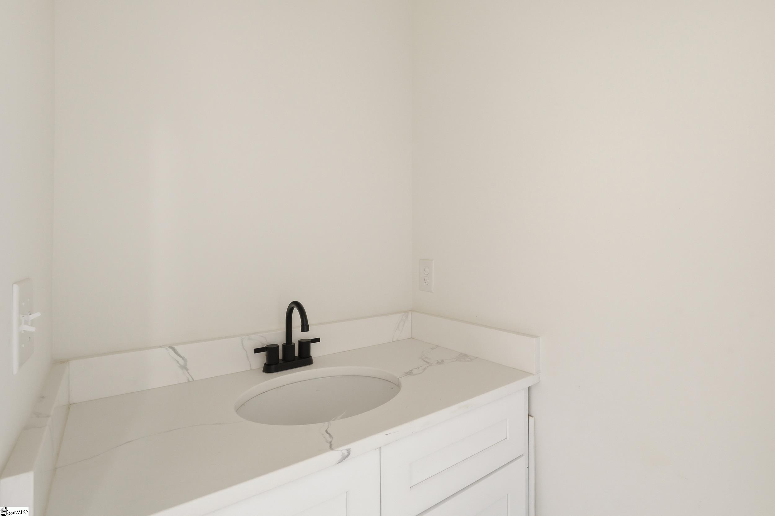 182 Buncombe Street Property Photo 24