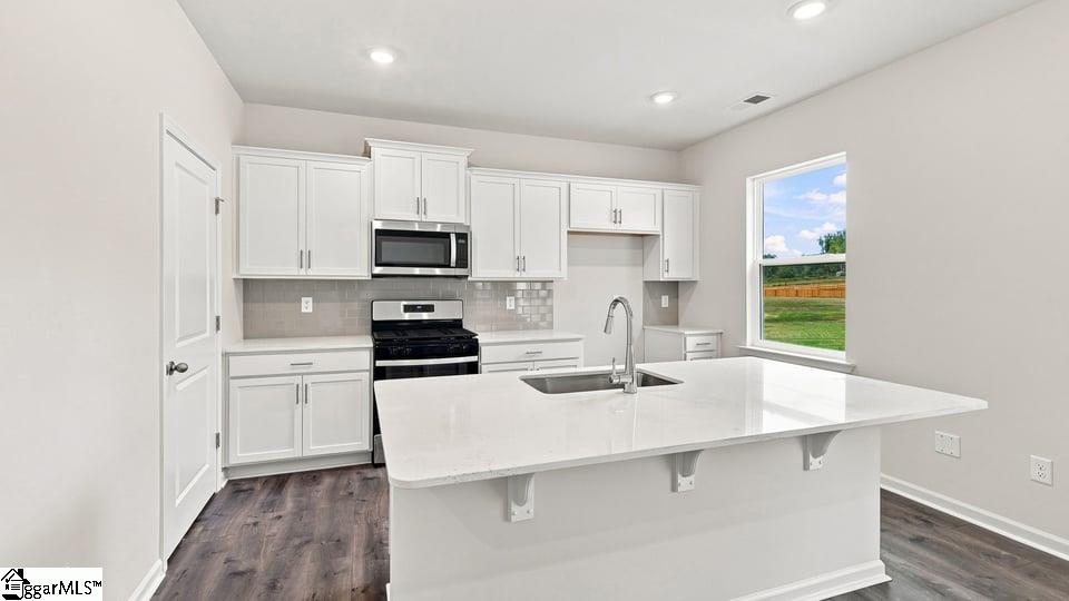 104 Estateside Drive Property Photo 14
