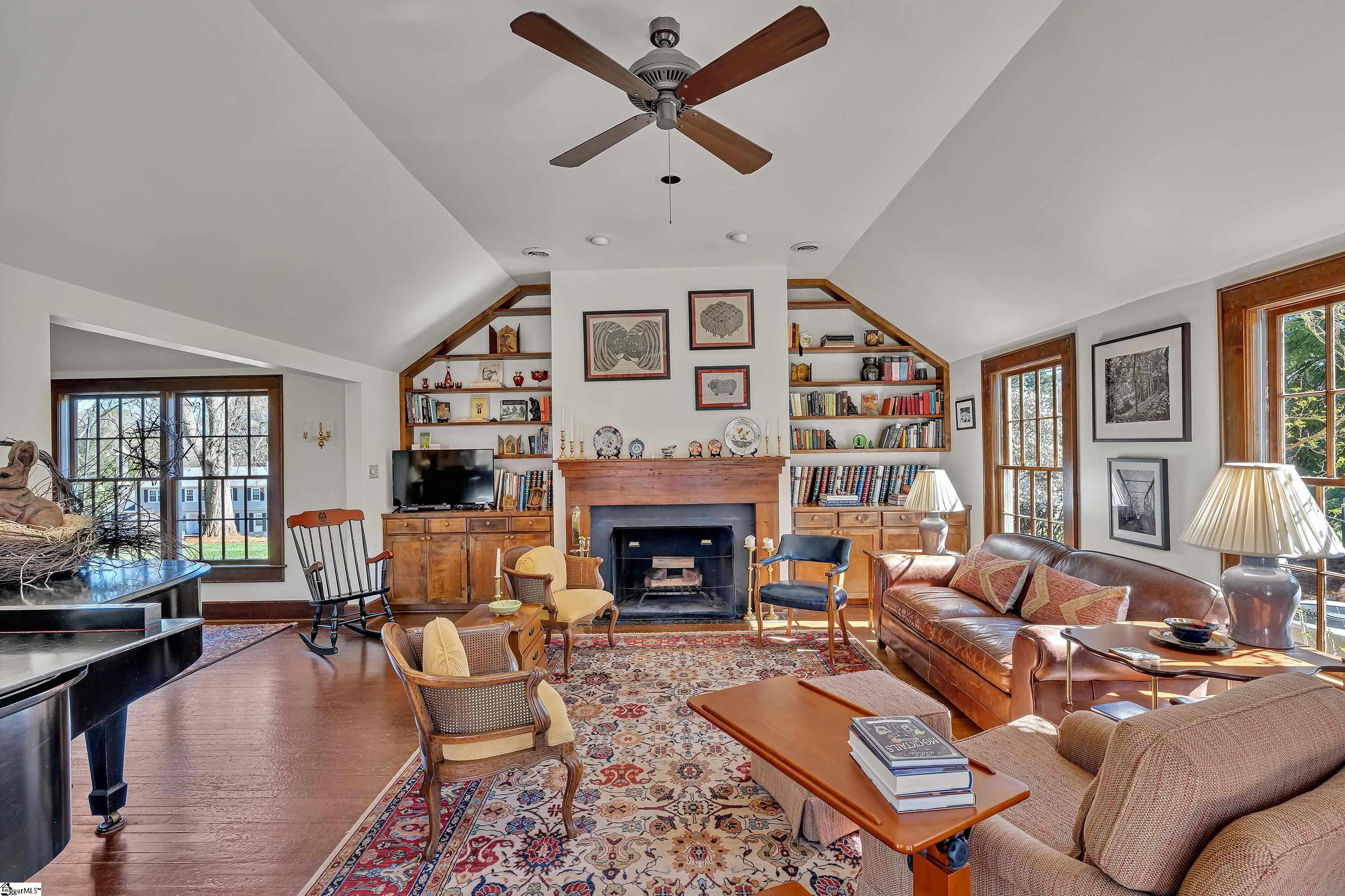 112 Rosewood Lane Property Photo 4