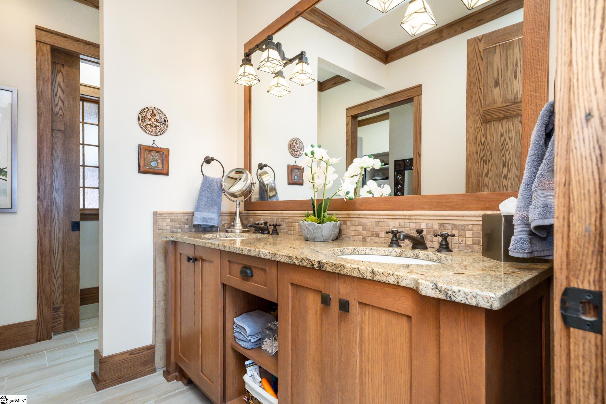 1584666 Property Photo 11