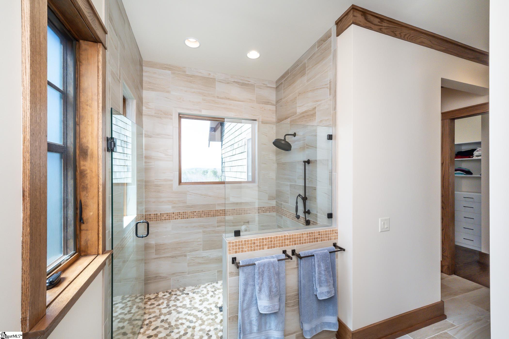 1584666 Property Photo 12