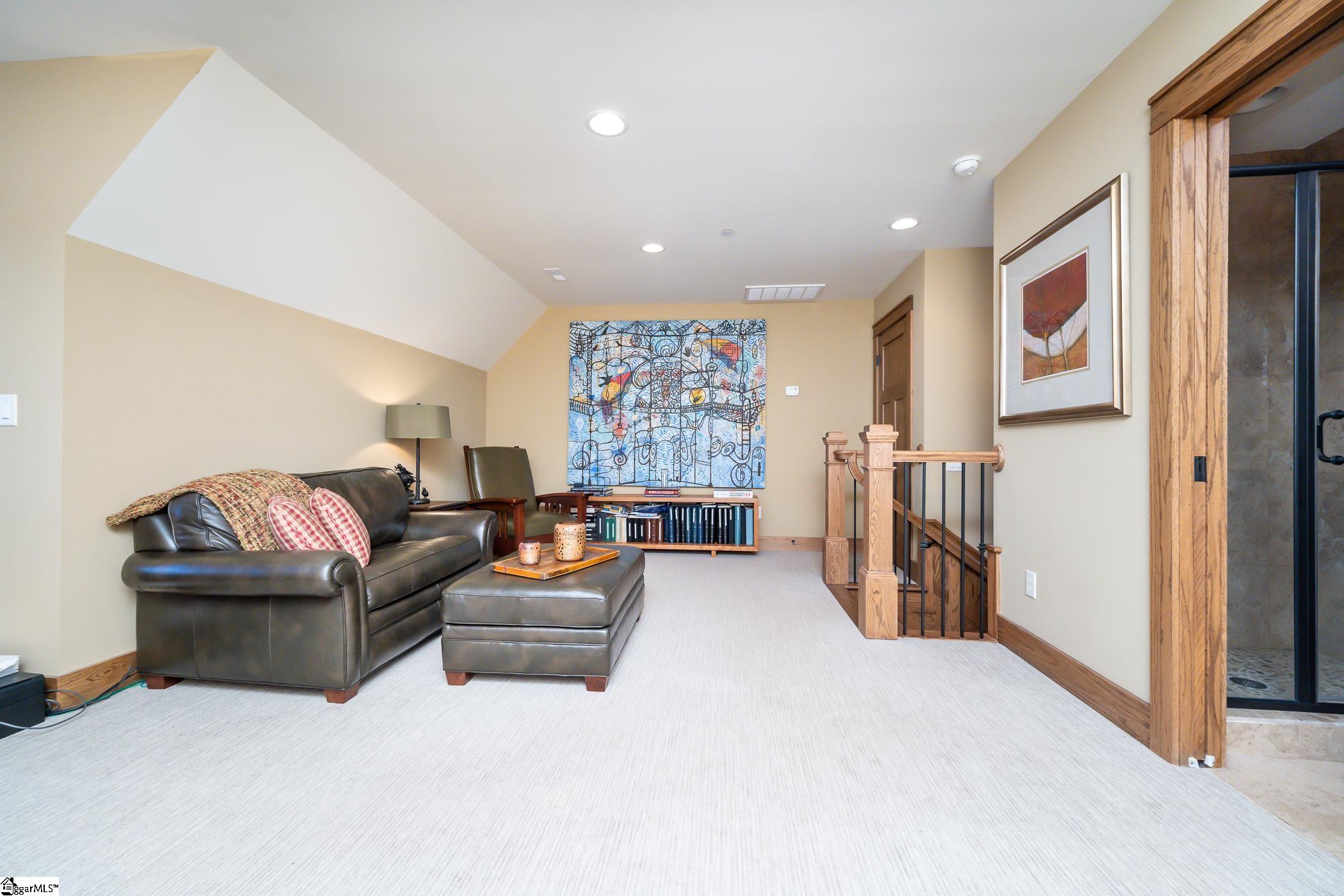 1584666 Property Photo 15