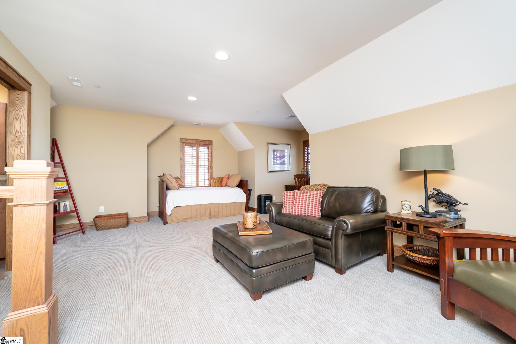 1584666 Property Photo 16