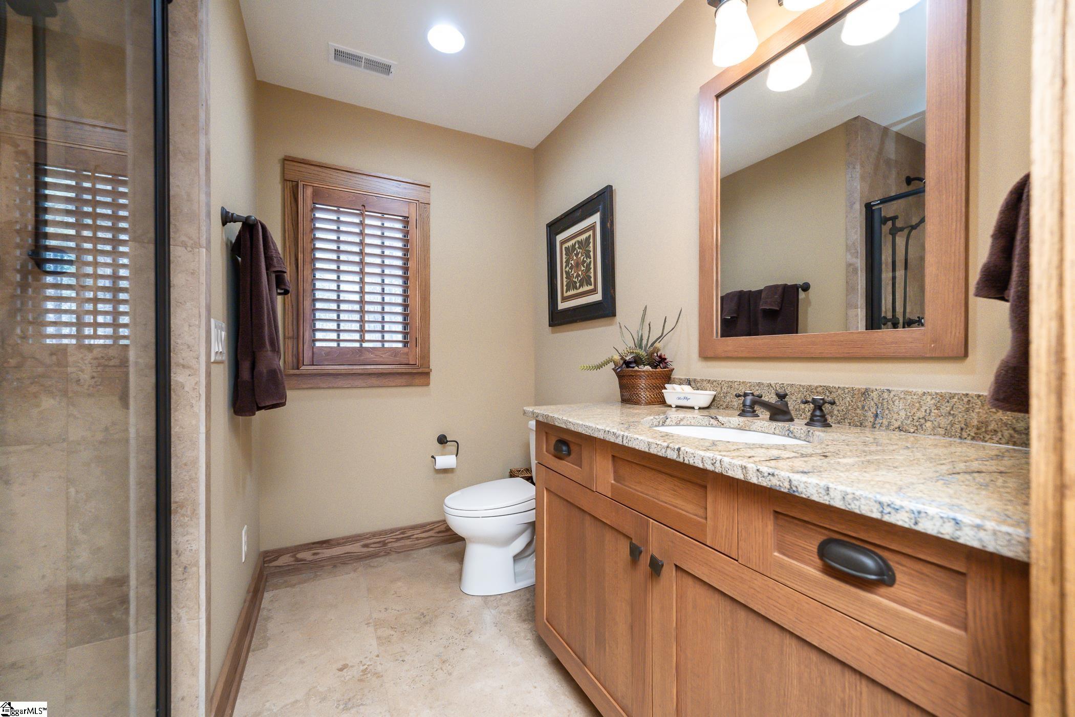 1584666 Property Photo 17
