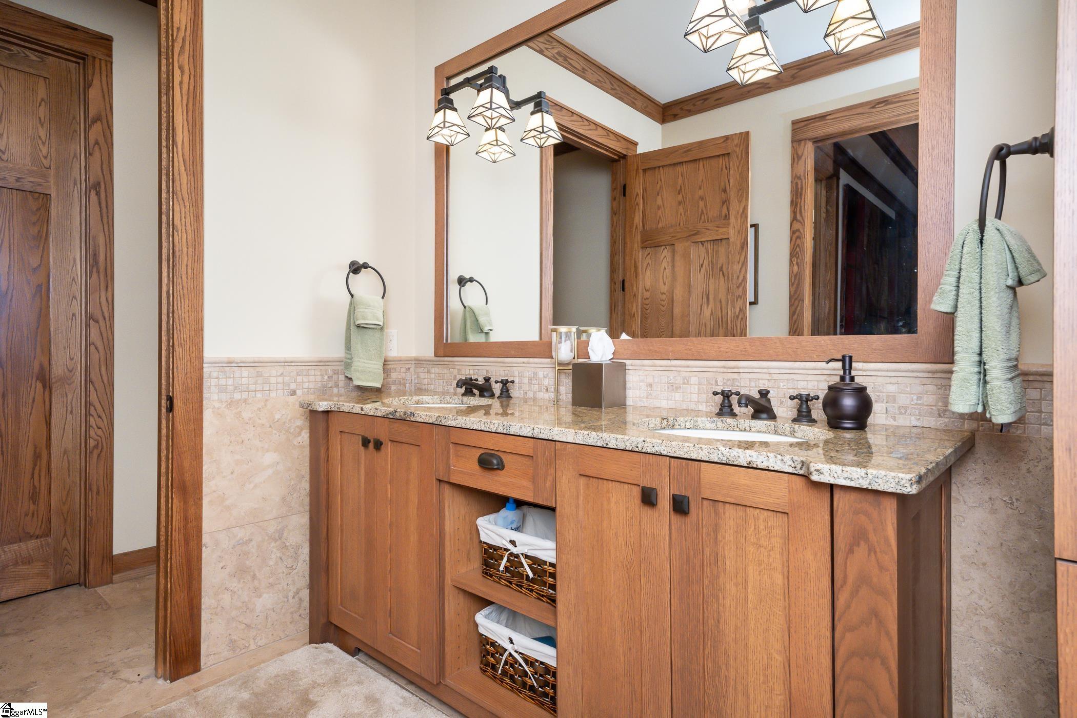 1584666 Property Photo 19