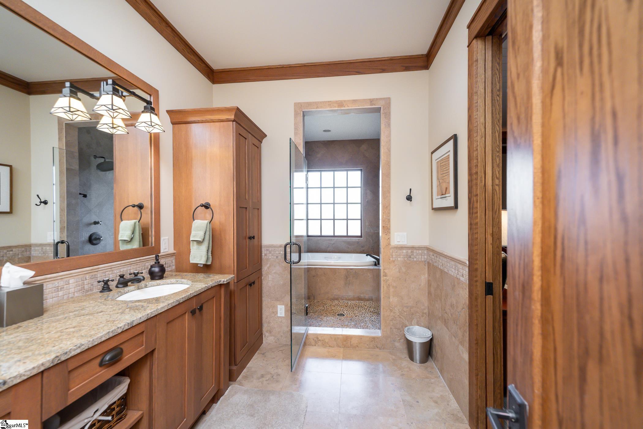 1584666 Property Photo 21