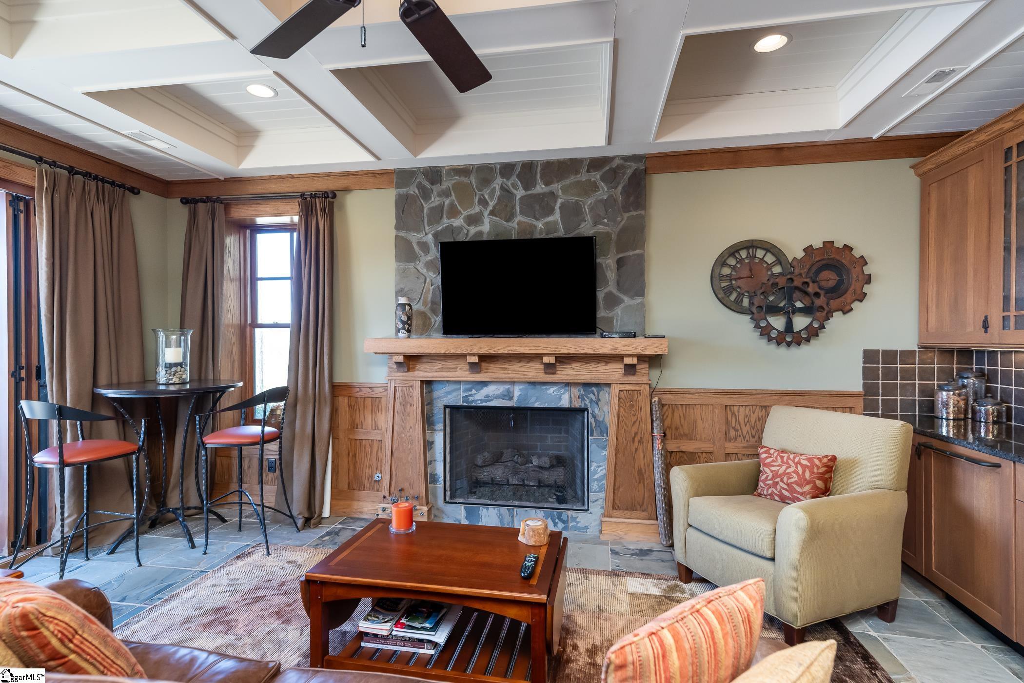 1584666 Property Photo 23