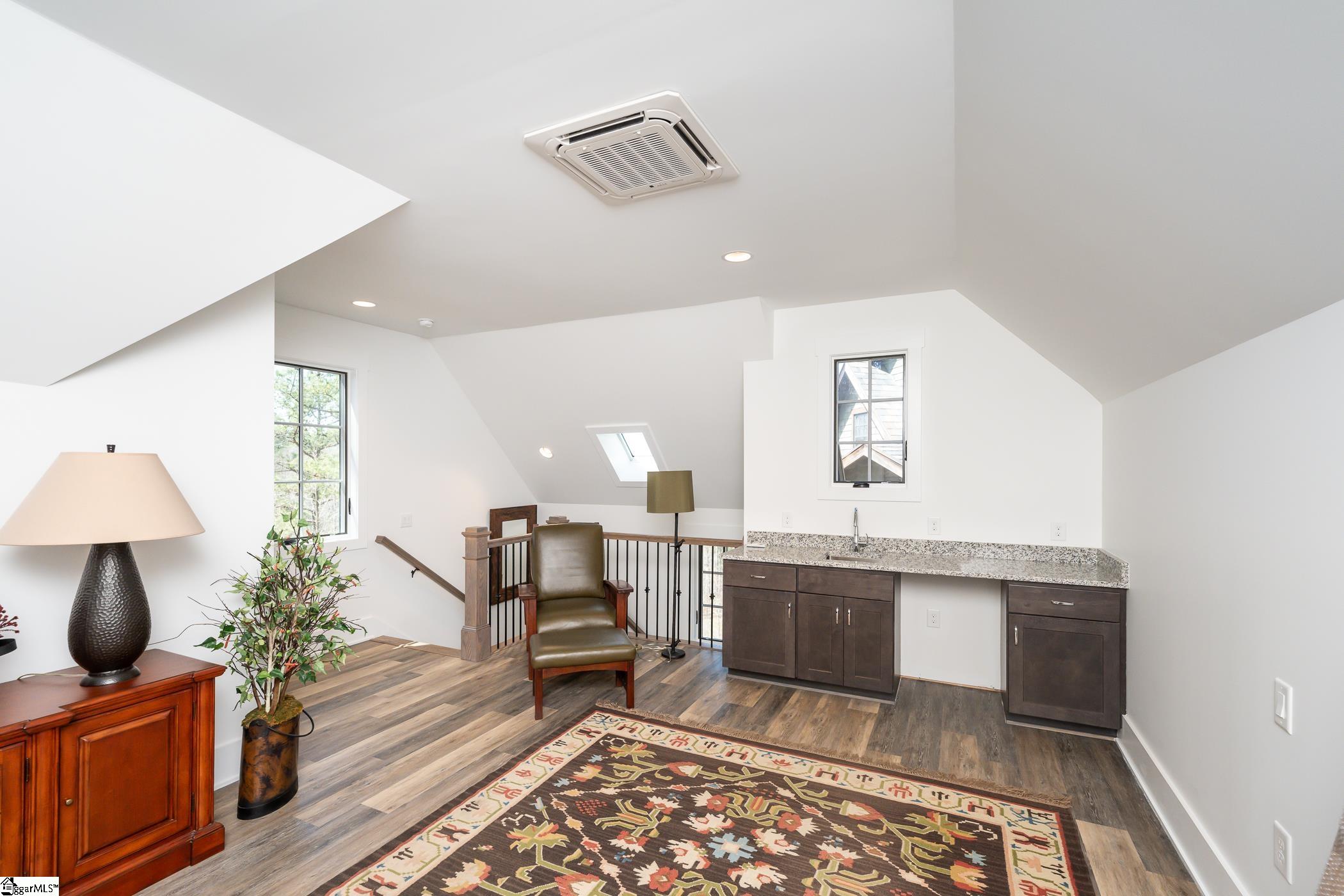 1584666 Property Photo 28