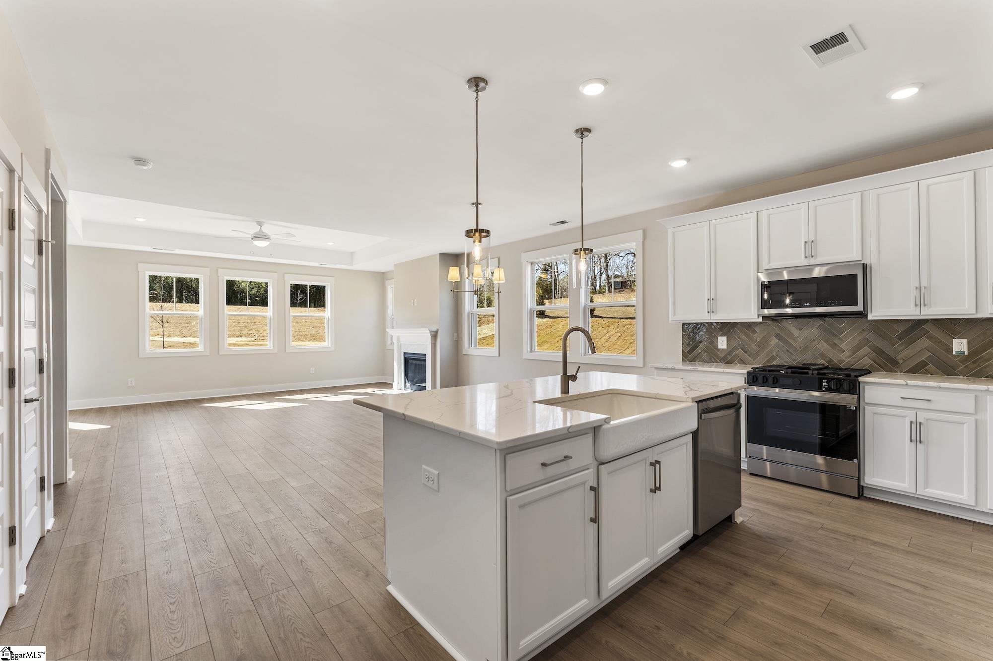 100 Saratoga Oaks Street Property Photo 3
