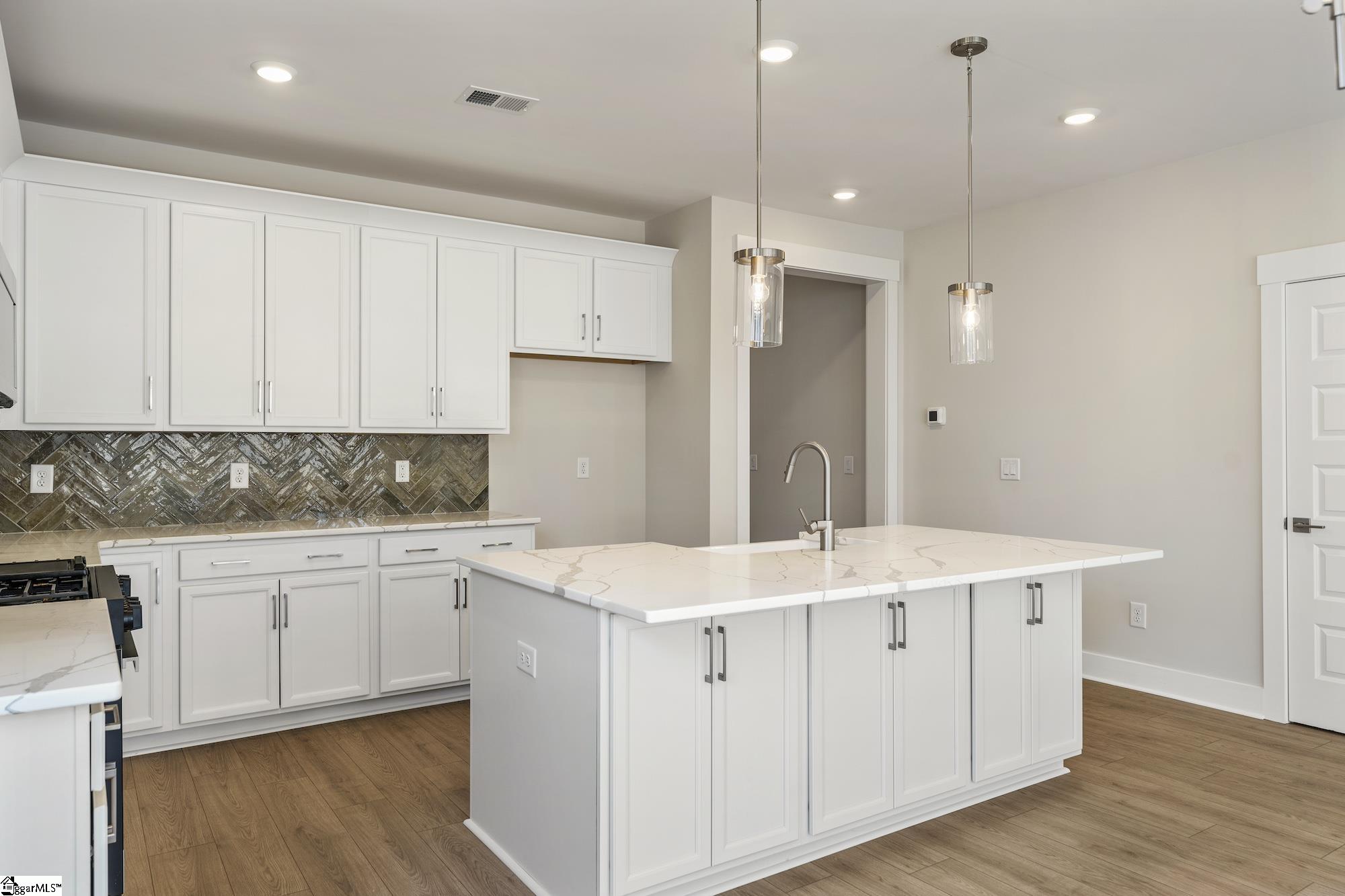 100 Saratoga Oaks Street Property Photo 7