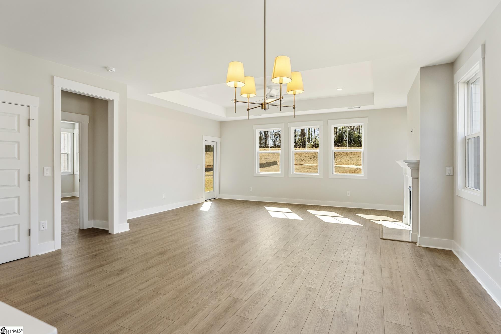 100 Saratoga Oaks Street Property Photo 8
