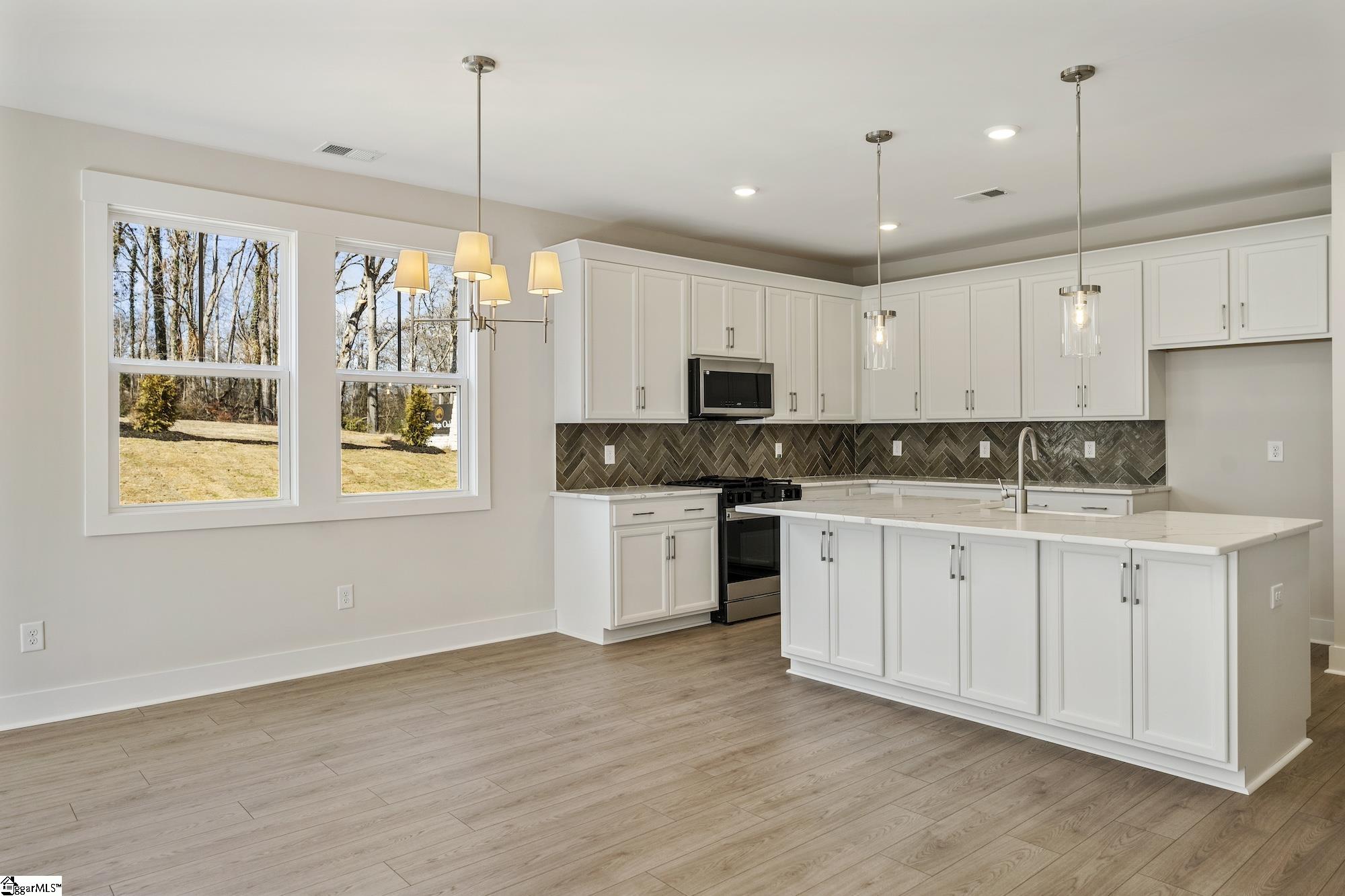 100 Saratoga Oaks Street Property Photo 9