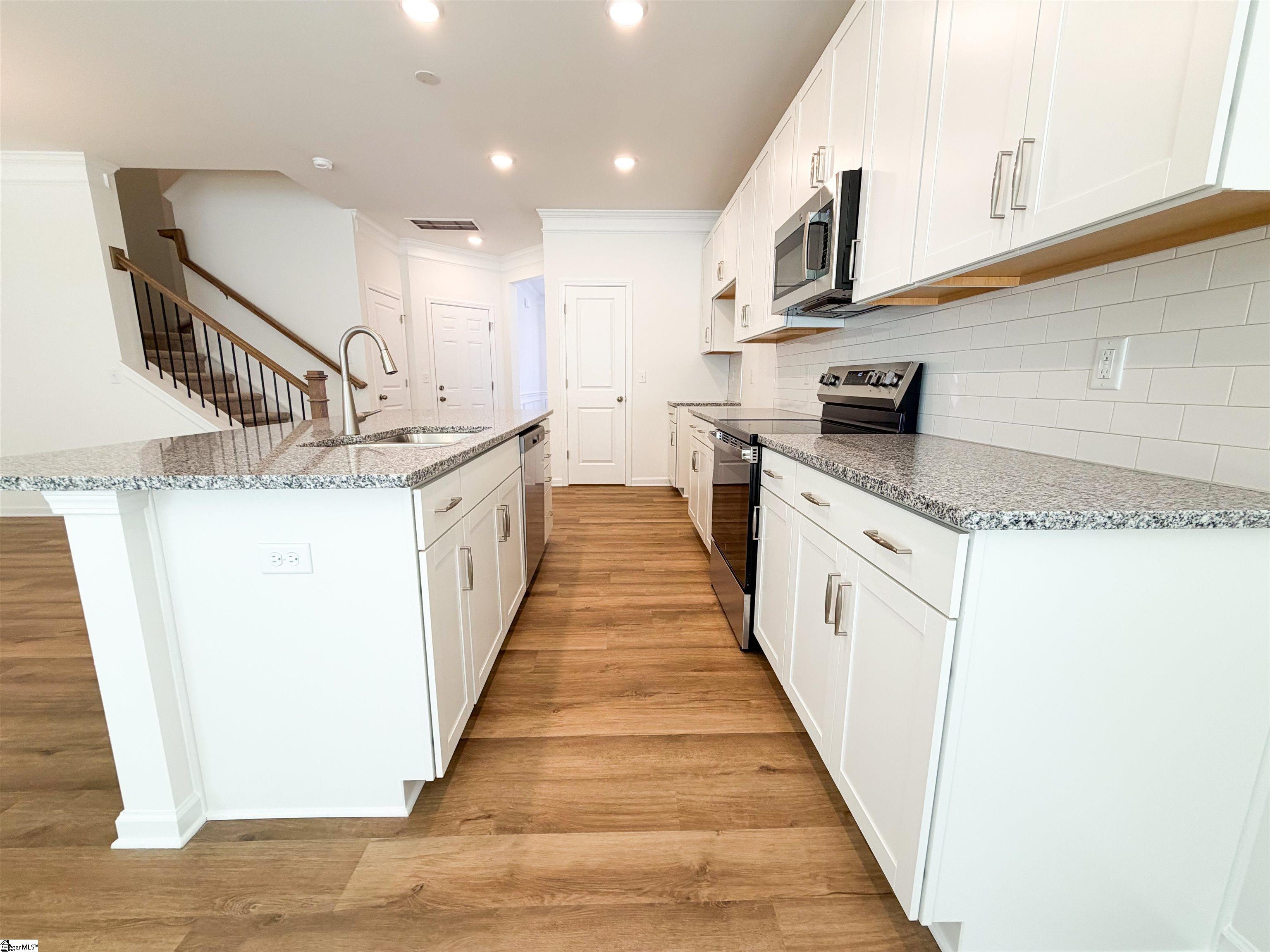 613 Autumn Lake Road Property Photo 8