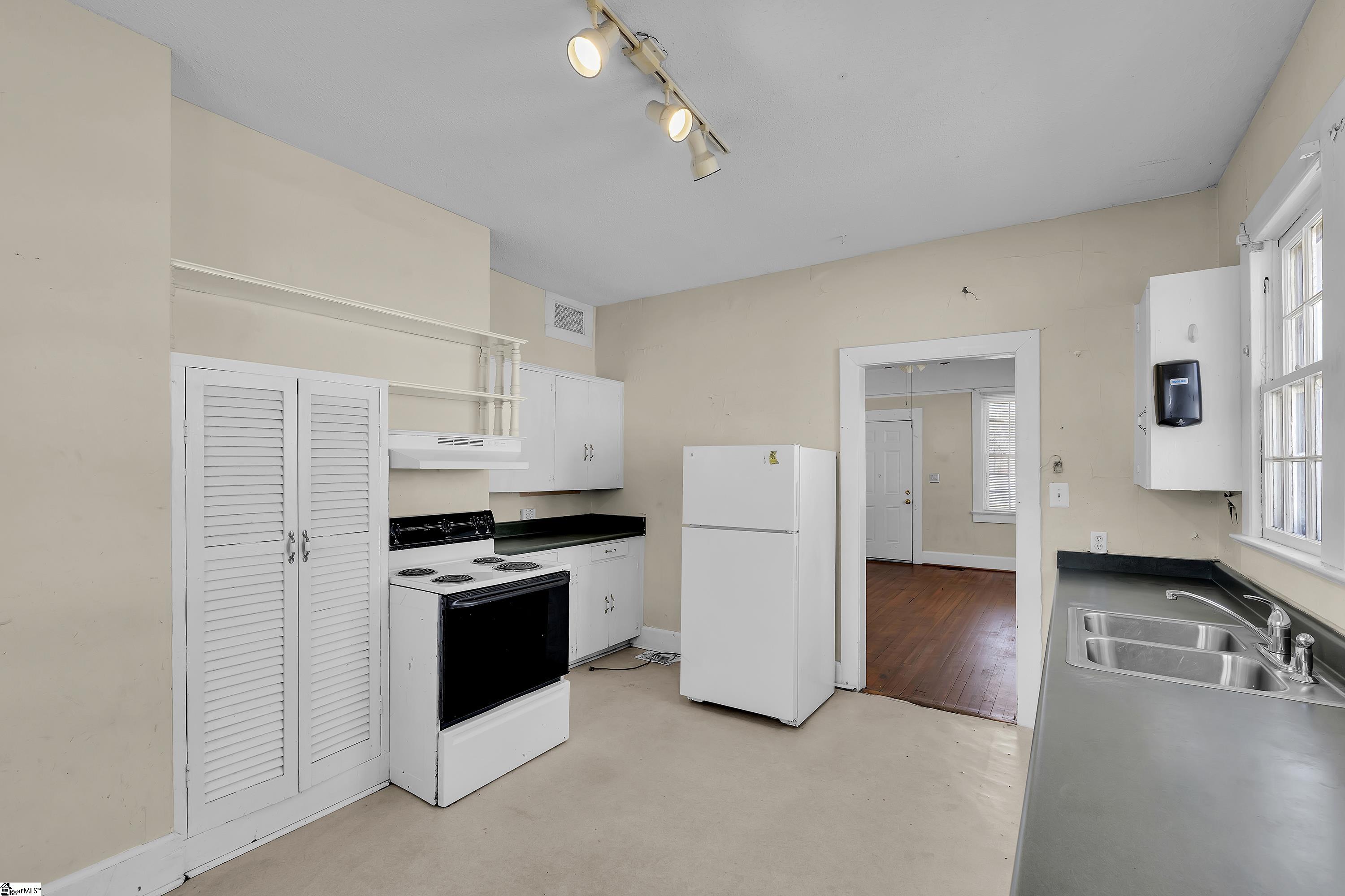 22 Meadow Street Property Photo 8