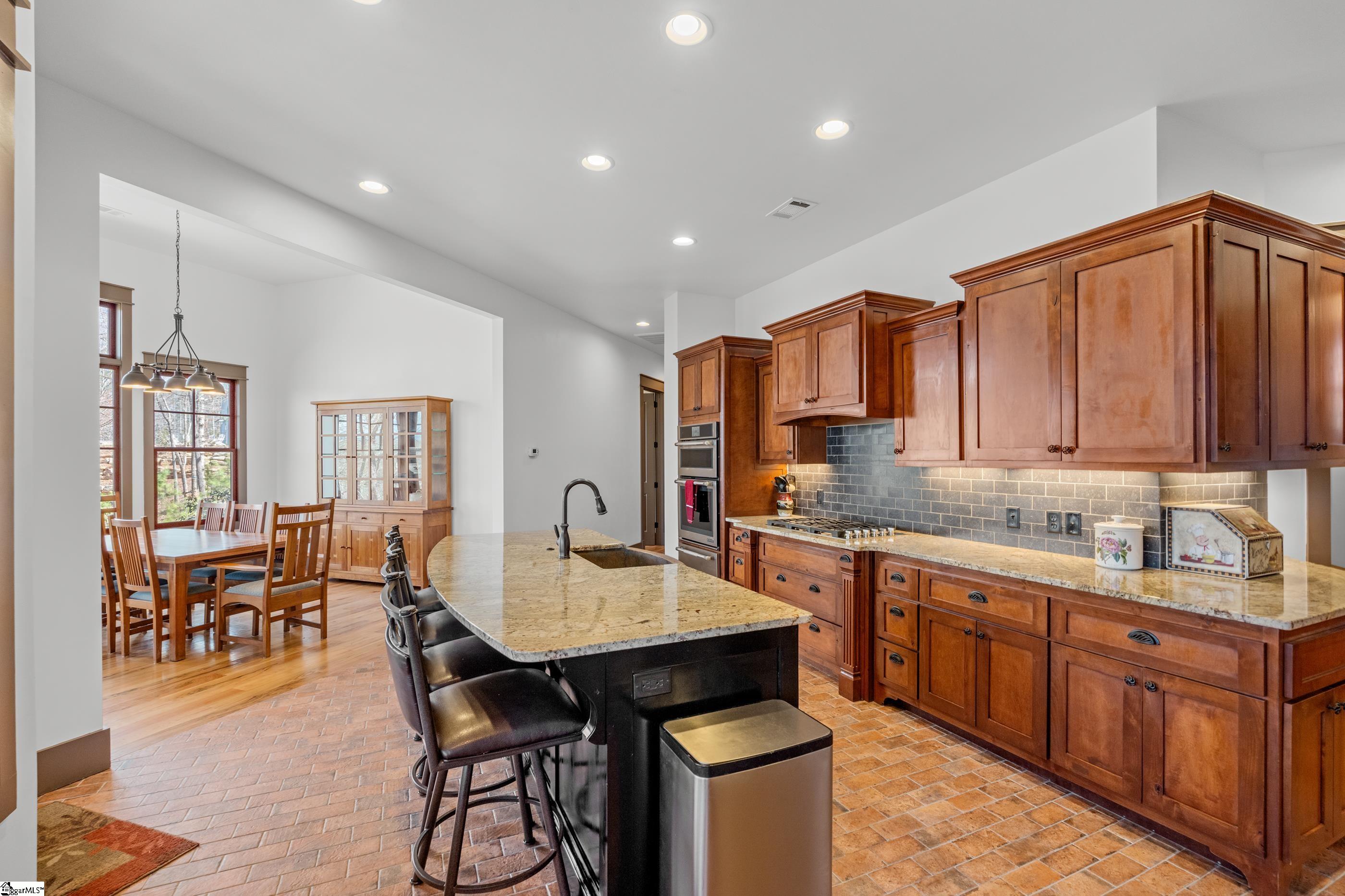 1584984 Property Photo 6