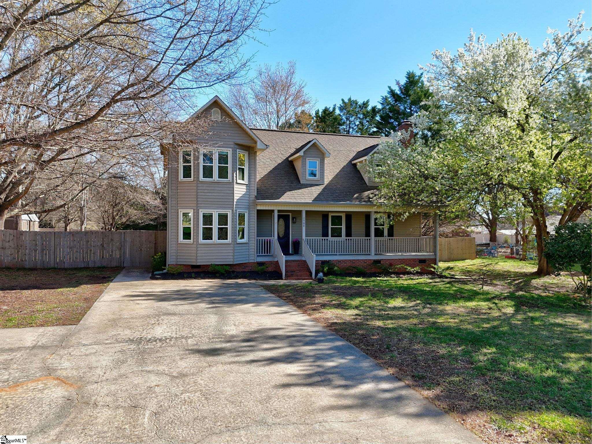 1509 Crestview Road Property Photo 1
