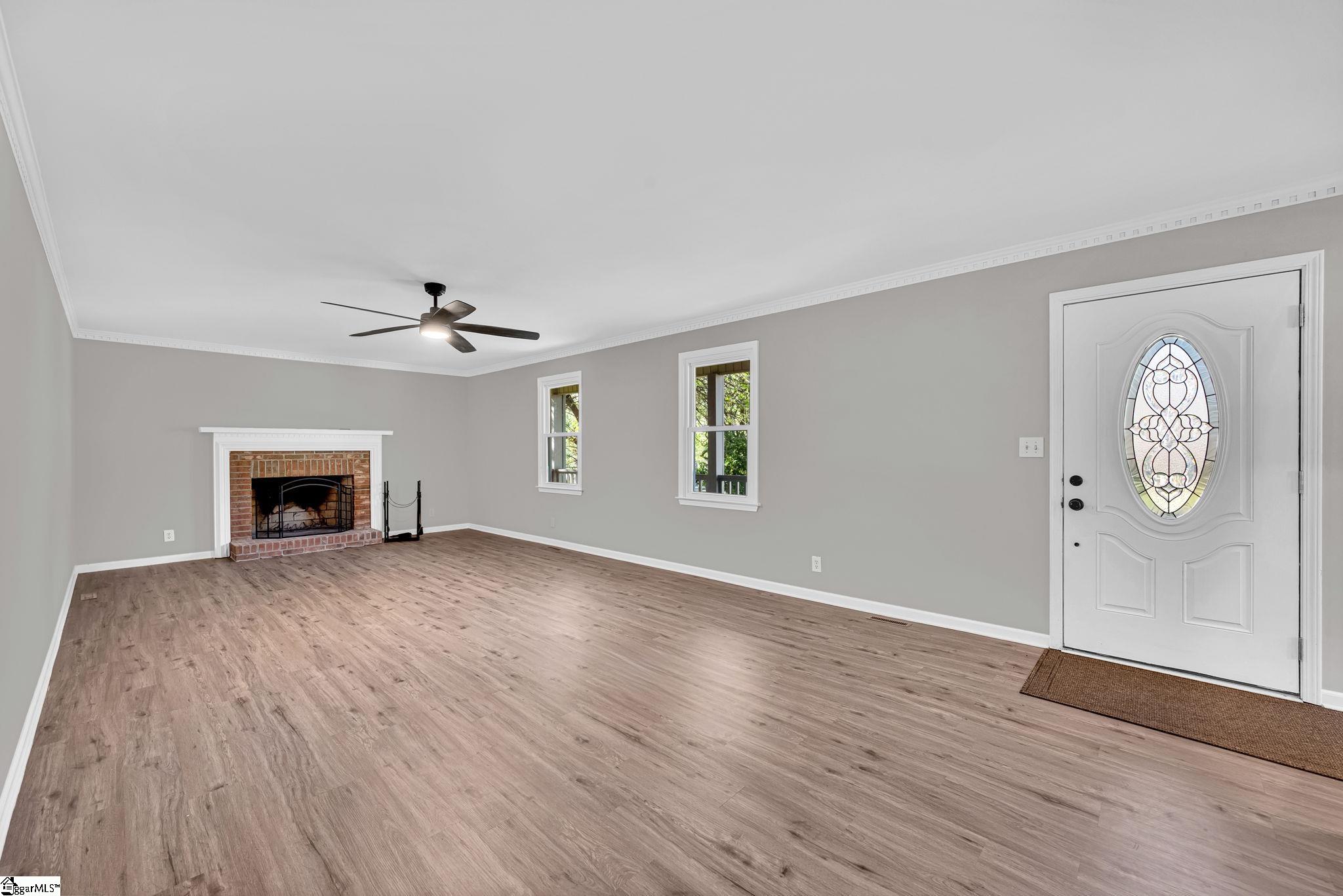 1509 Crestview Road Property Photo 3