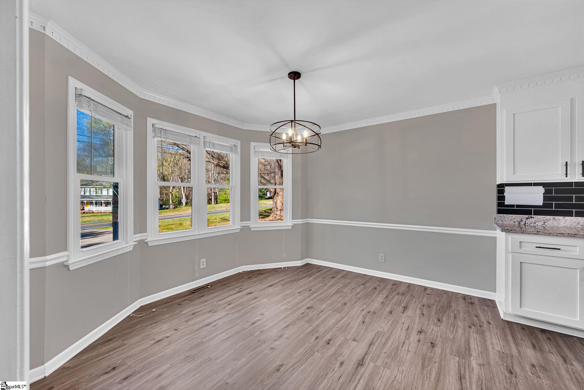 1509 Crestview Road Property Photo 6