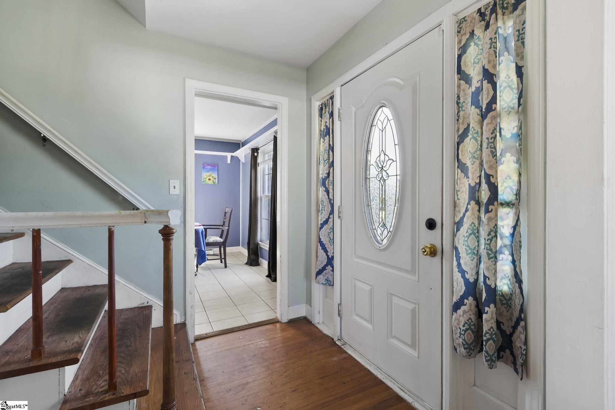 200 Yorkshire Drive Property Photo 3