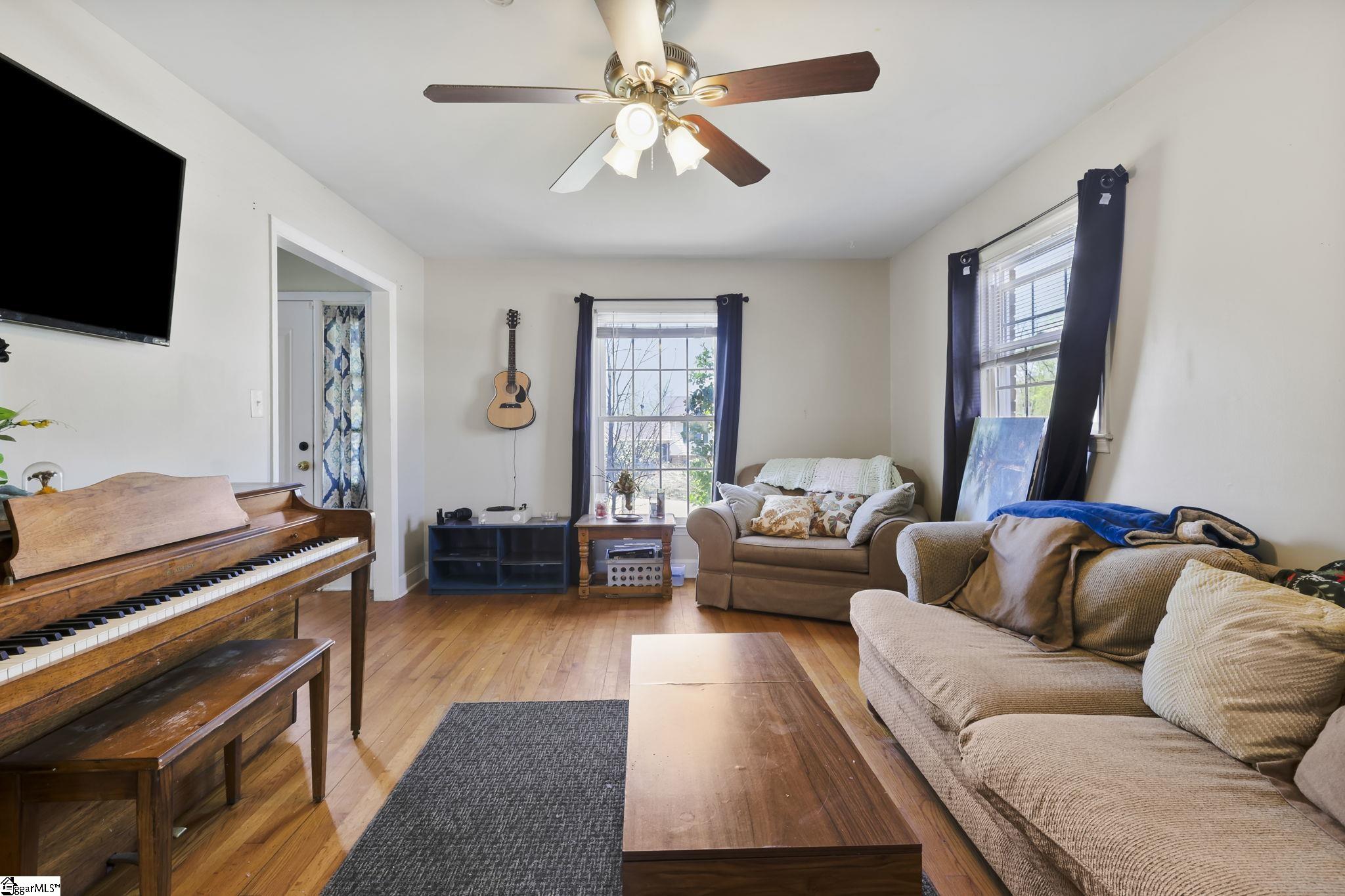 200 Yorkshire Drive Property Photo 6