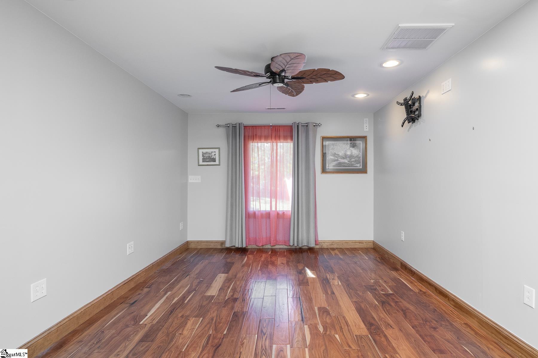 351 Belcher Street Property Photo 21