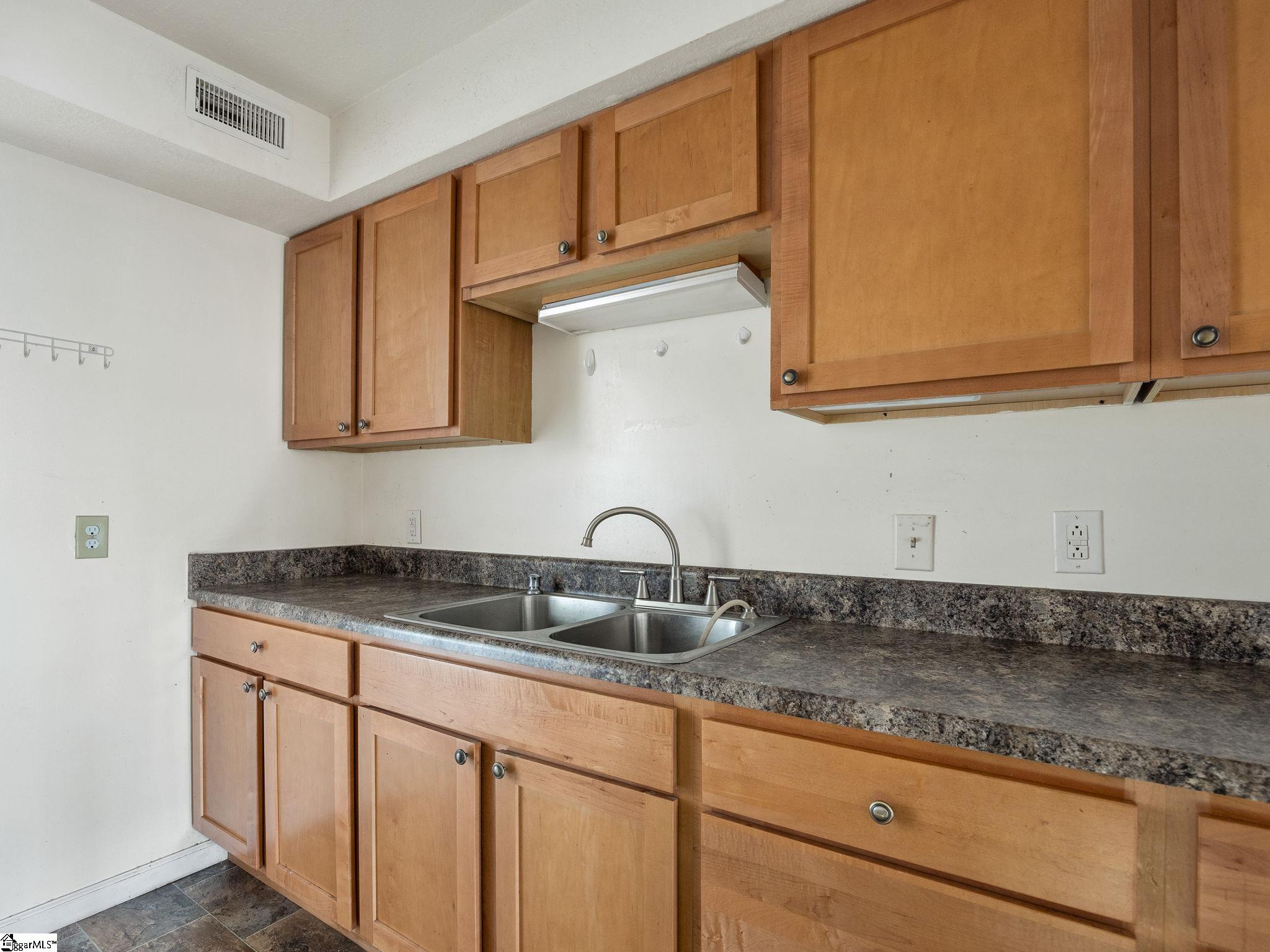 2860 New Cut Road Property Photo 10