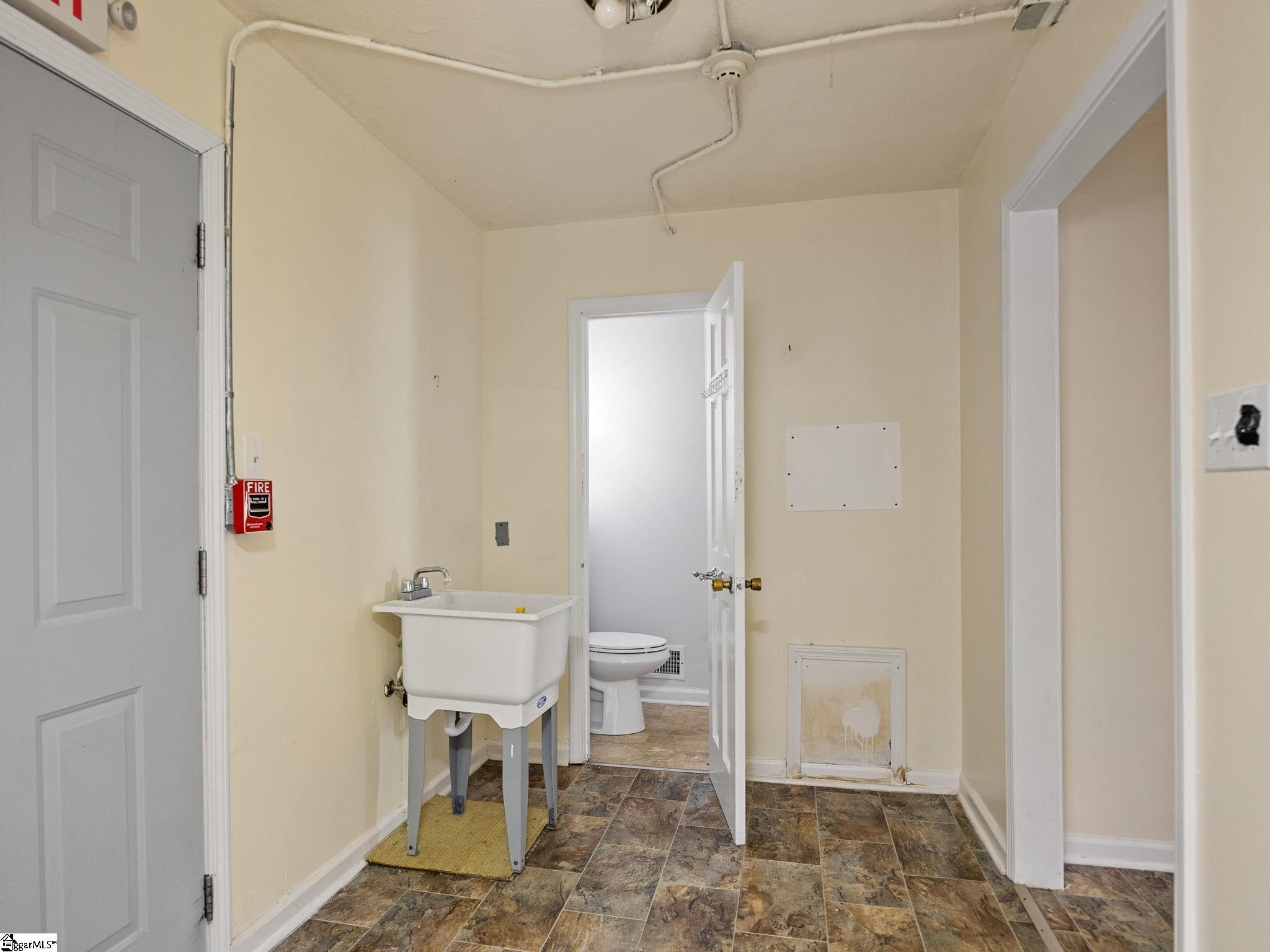 2860 New Cut Road Property Photo 15