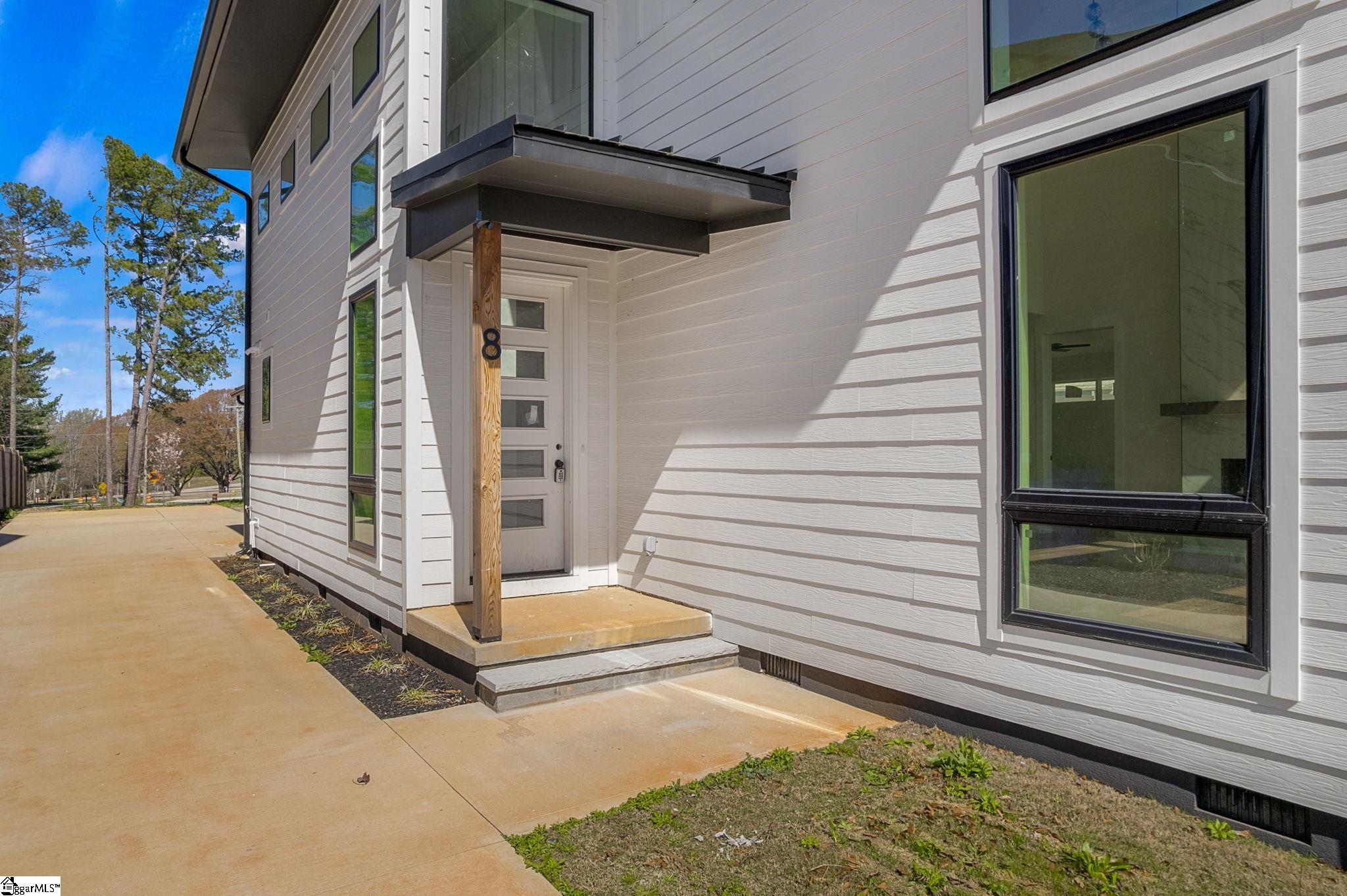 8 Village Crest Drive Property Photo 9