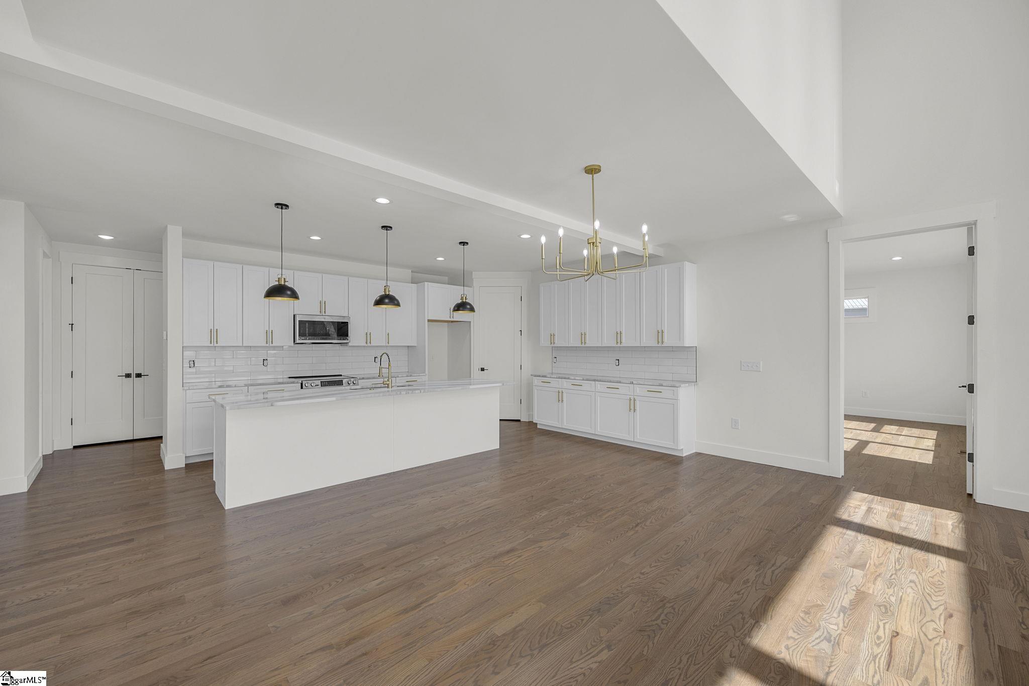 8 Village Crest Drive Property Photo 14