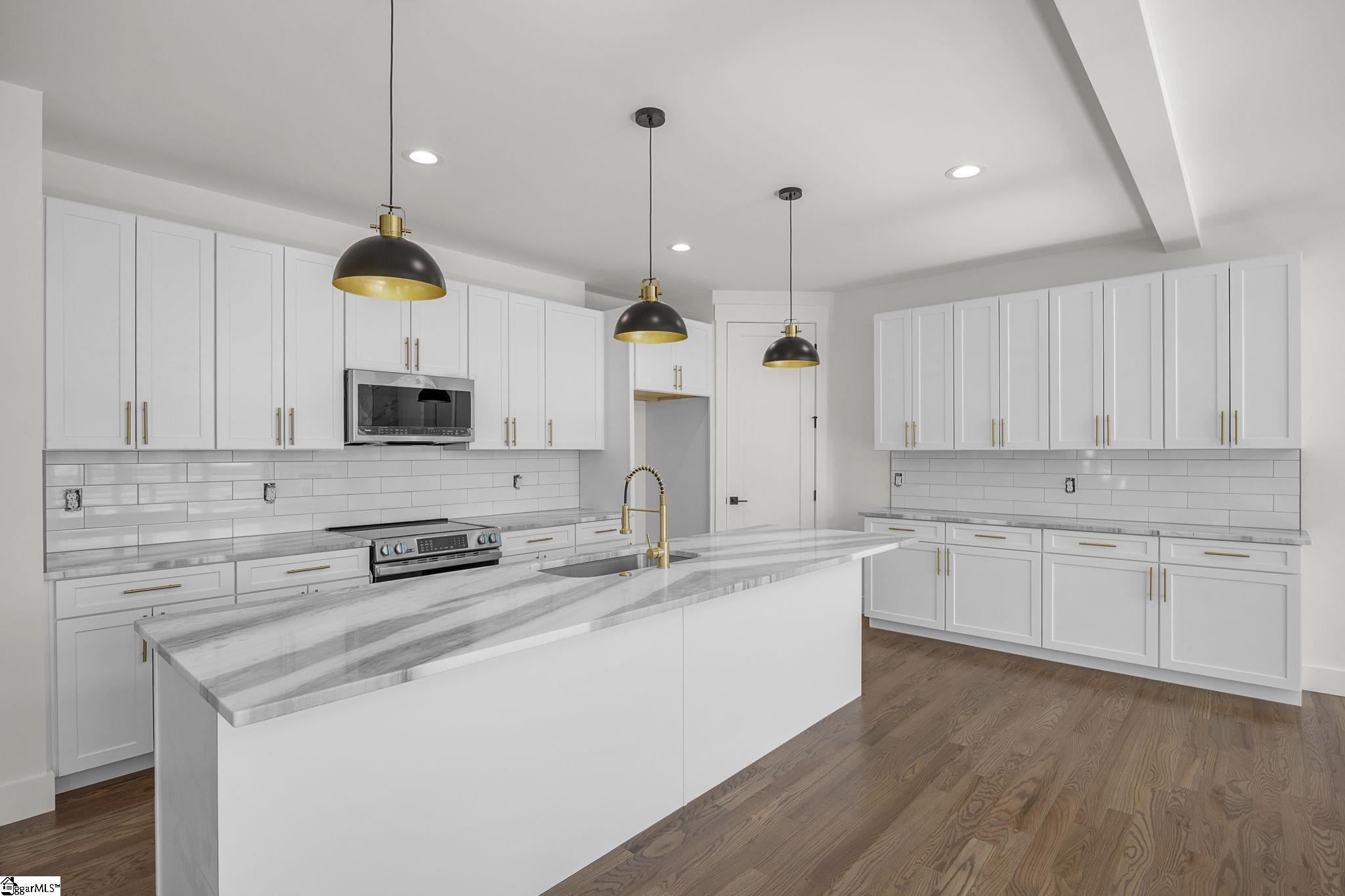 8 Village Crest Drive Property Photo 17