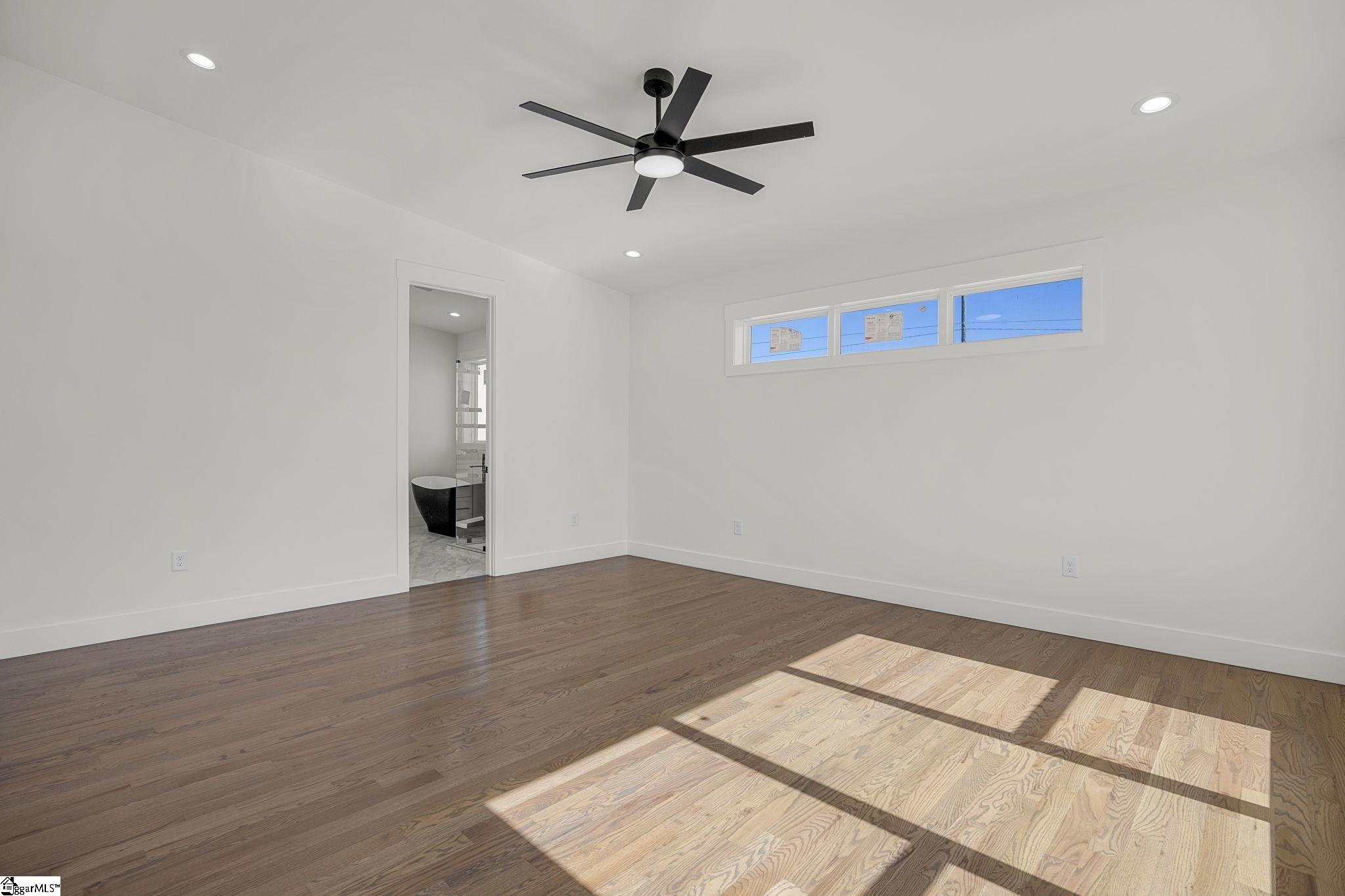 8 Village Crest Drive Property Photo 22