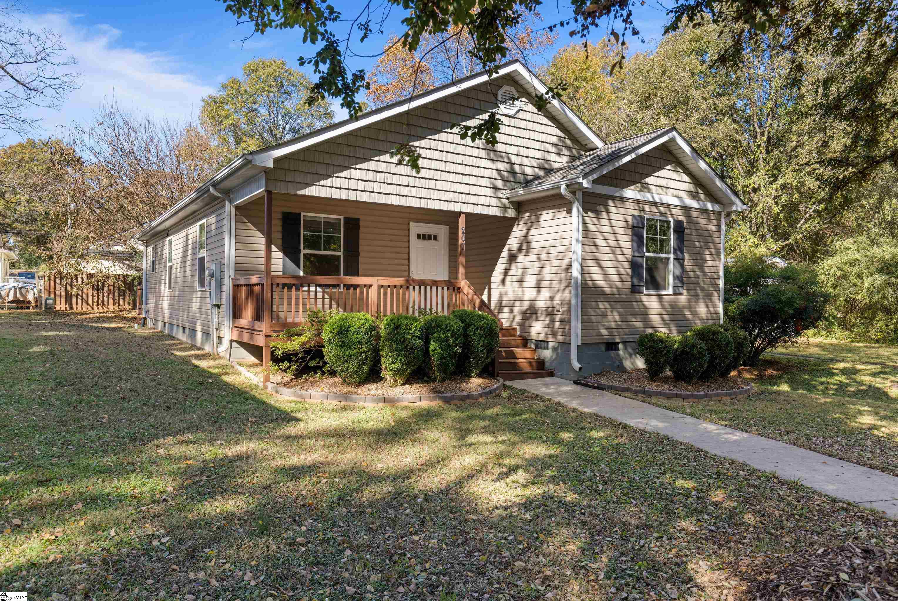 207 Ridgeway Drive Property Photo 1