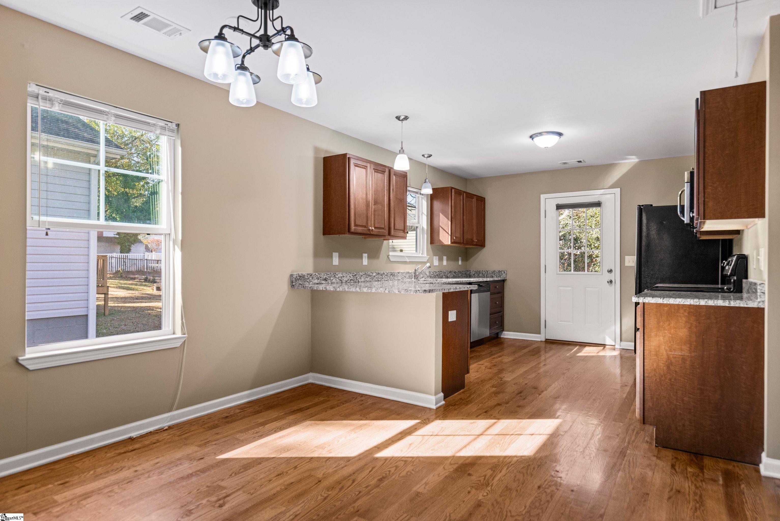 207 Ridgeway Drive Property Photo 11