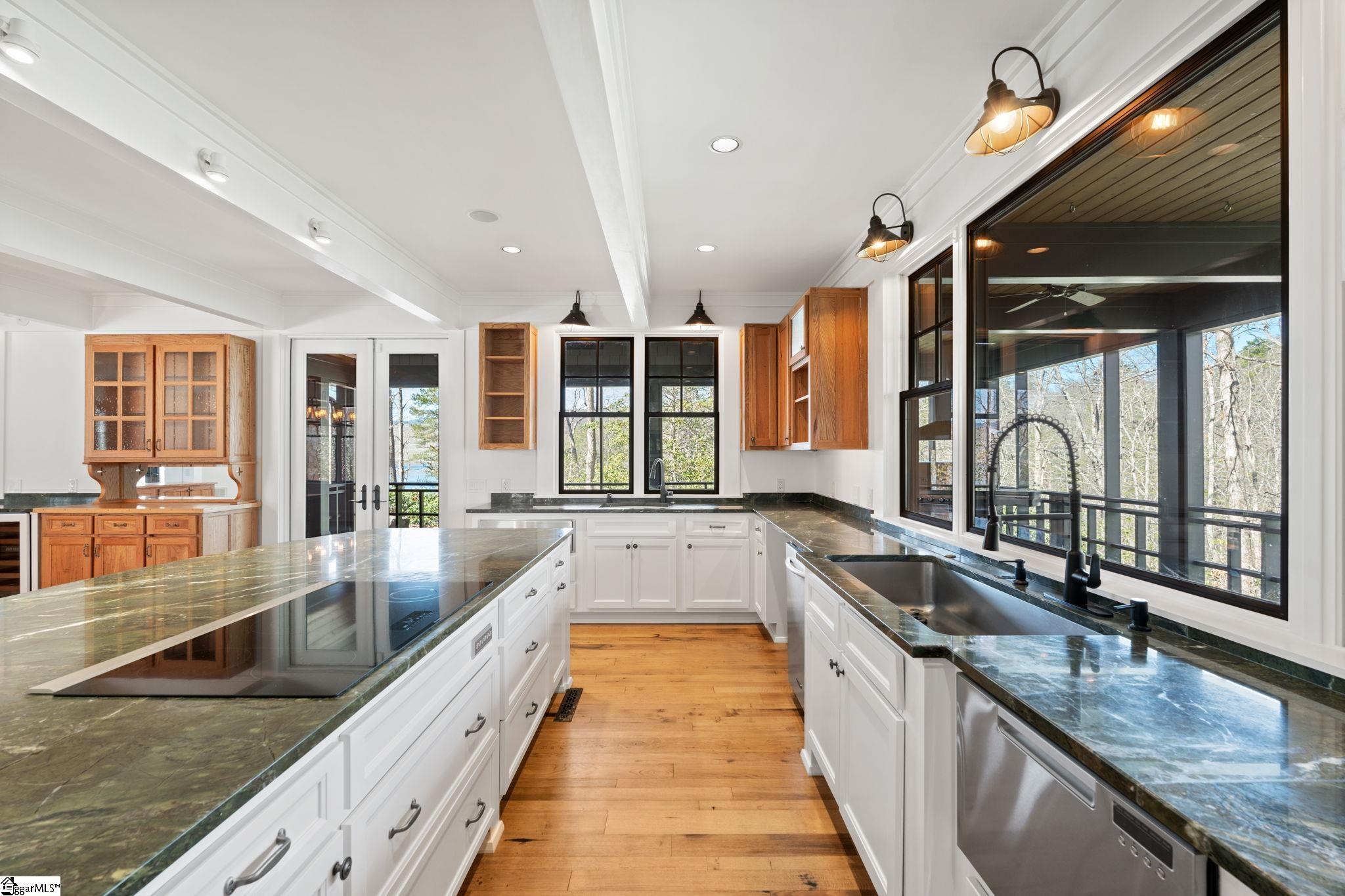 1585460 Property Photo 13