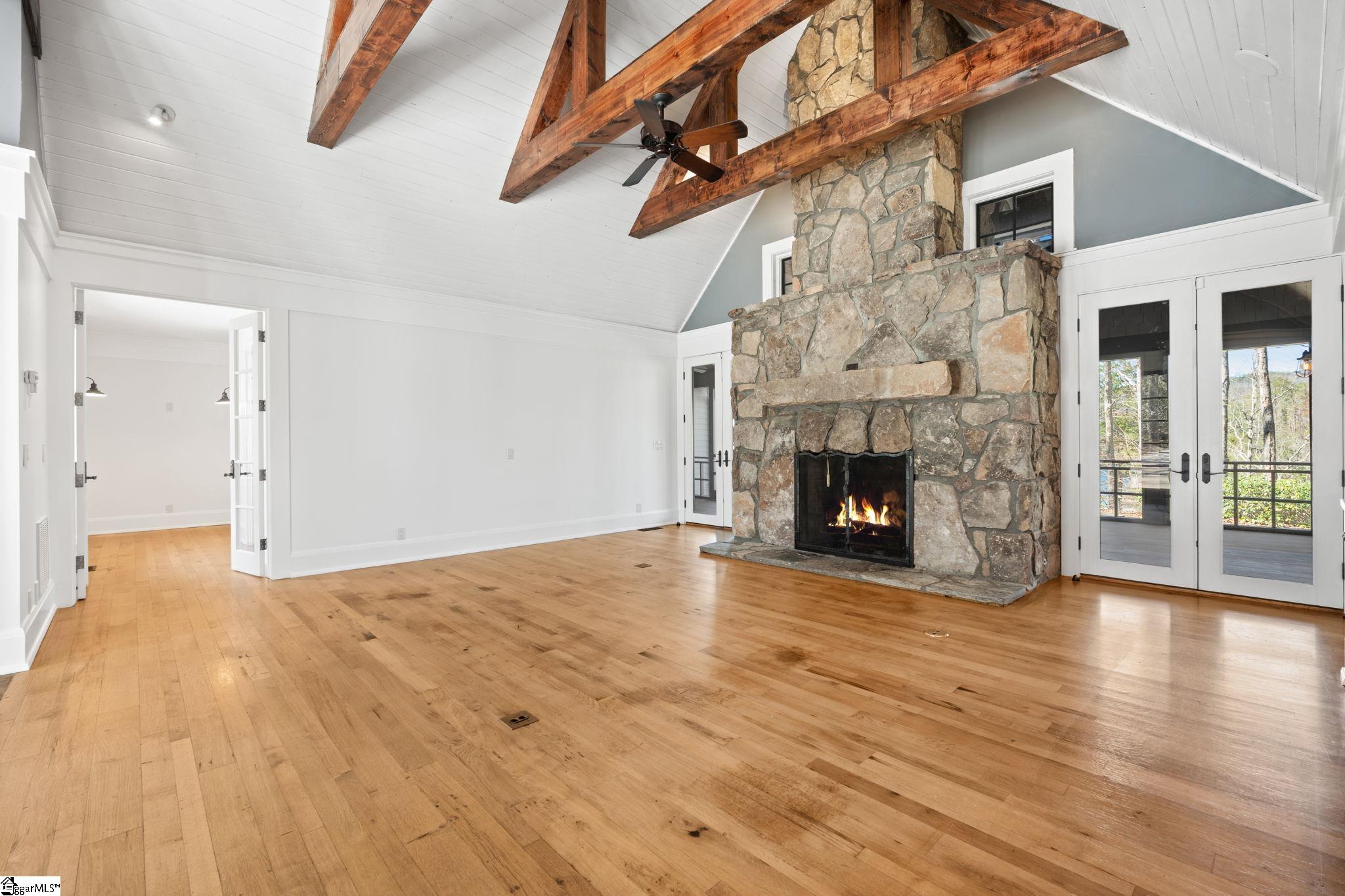 1585460 Property Photo 14
